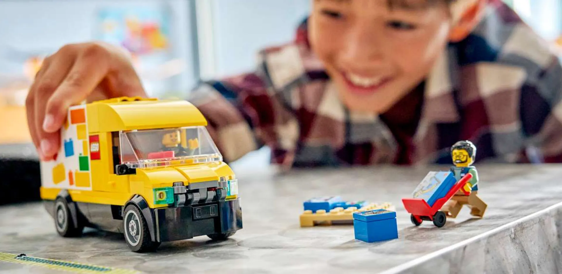 Конструктор LEGO City: Фургон LEGO (60500)