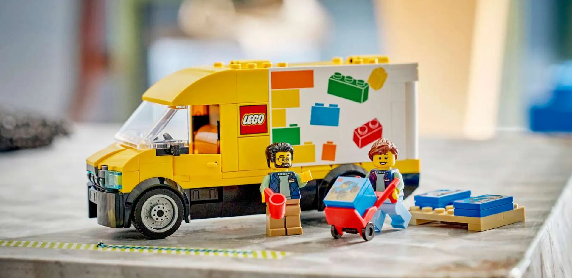 Конструктор LEGO City: Фургон LEGO (60500)