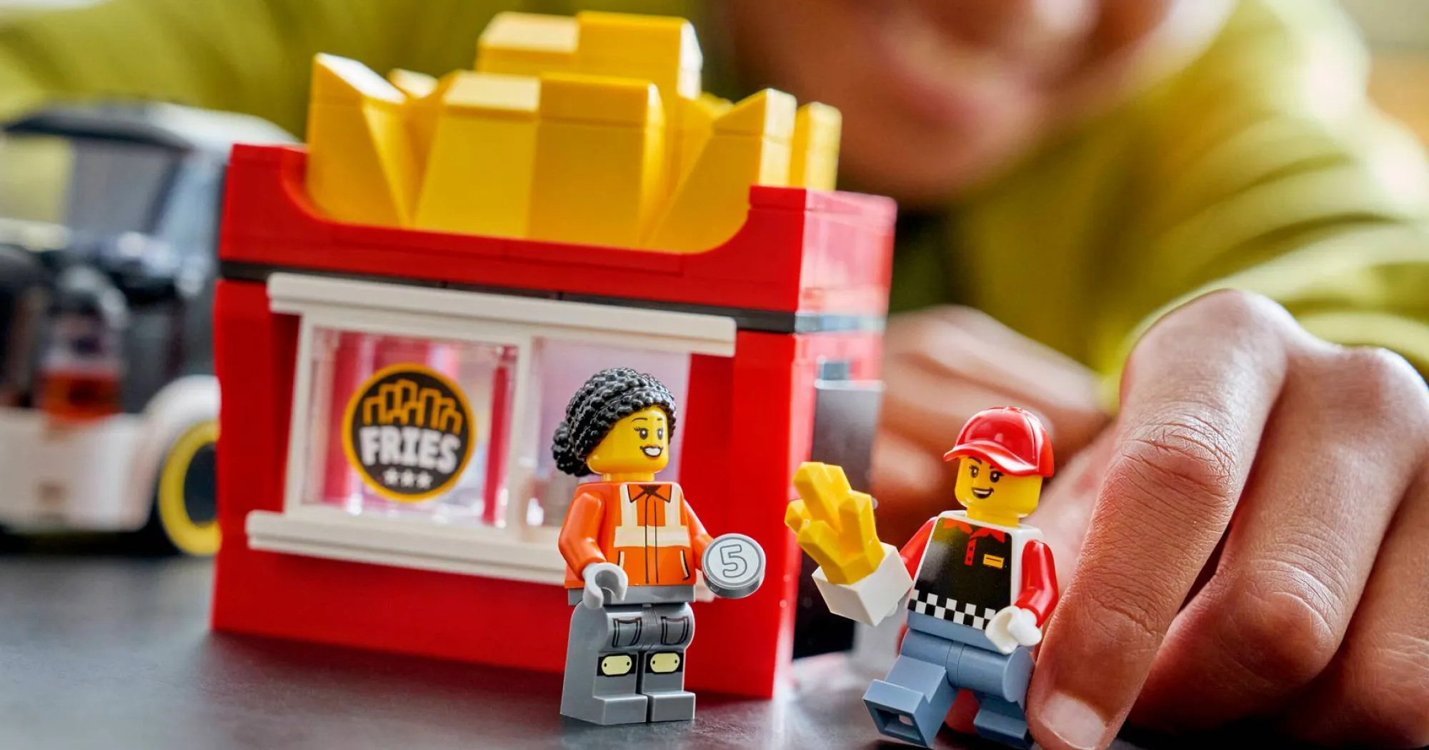 Конструктор LEGO City Грузовик с картофелем фри (60488)