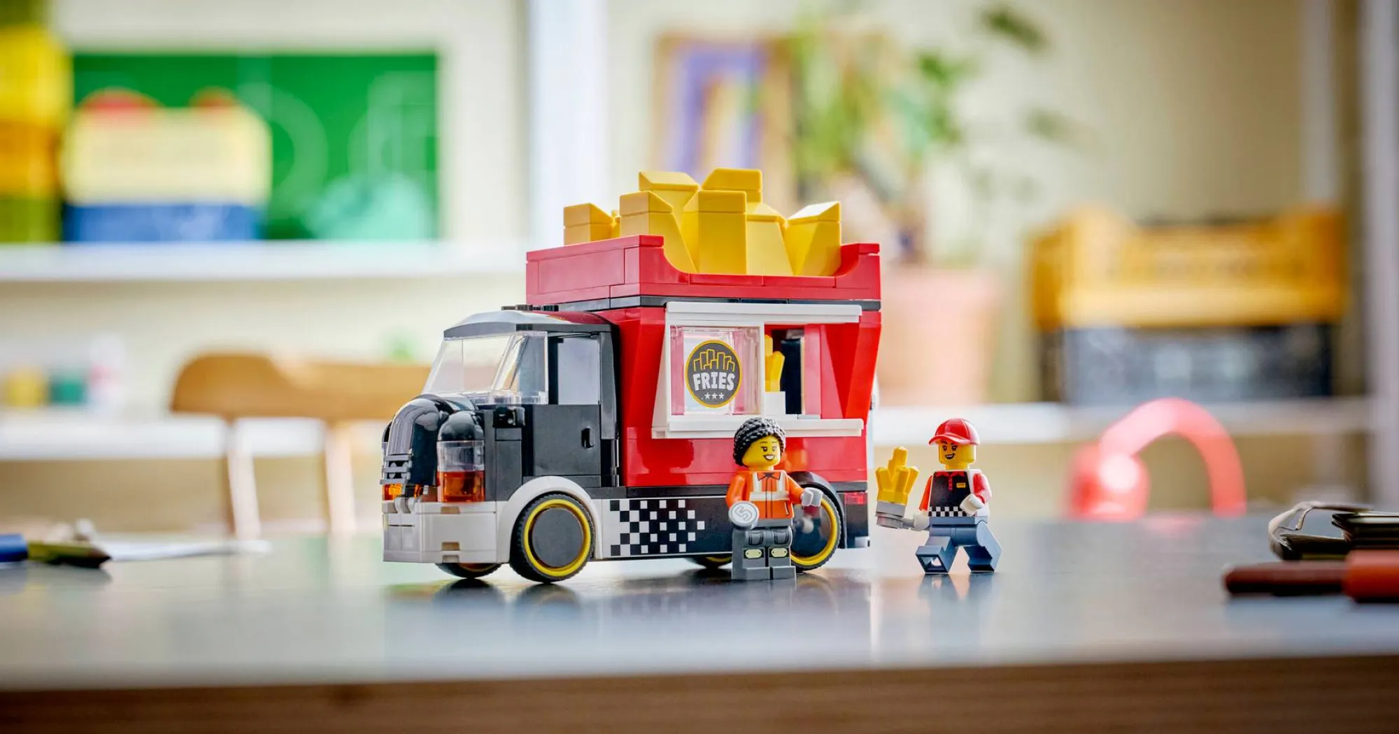 Конструктор LEGO City Грузовик с картофелем фри (60488)