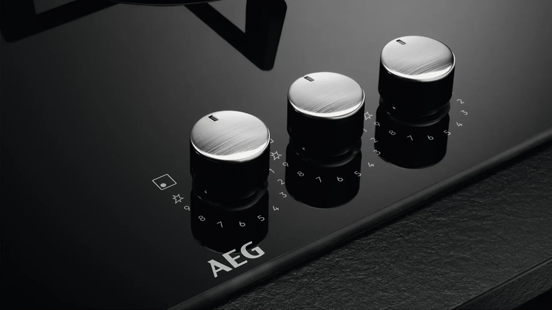 Варильна поверхня AEG електрична HKB64420NB