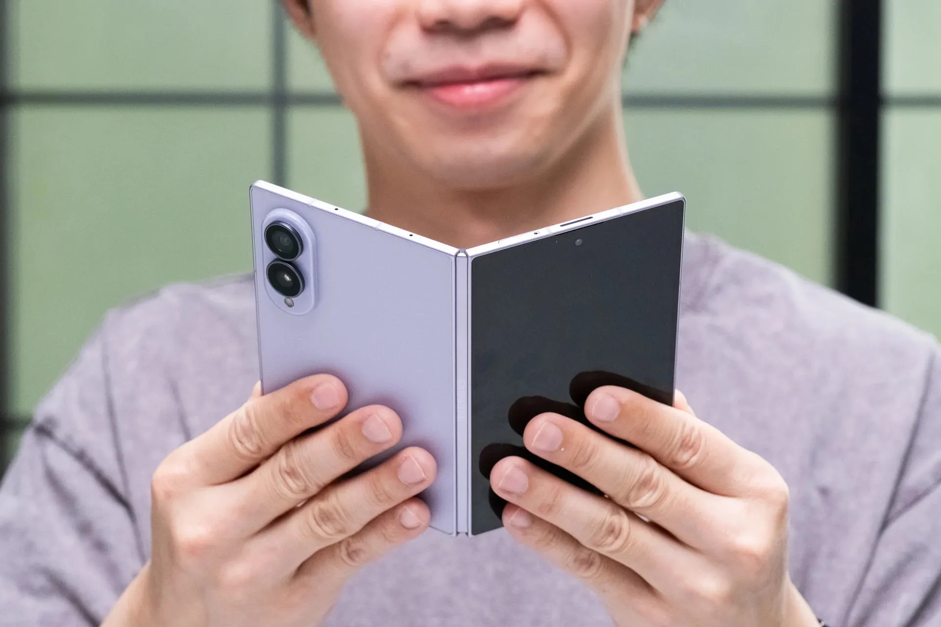 Samsung презентувала новий Galaxy Fold 8