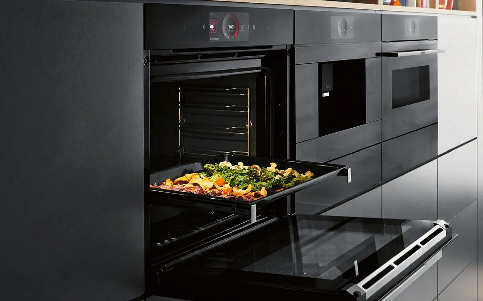 чорна Bosch HBG7361B1