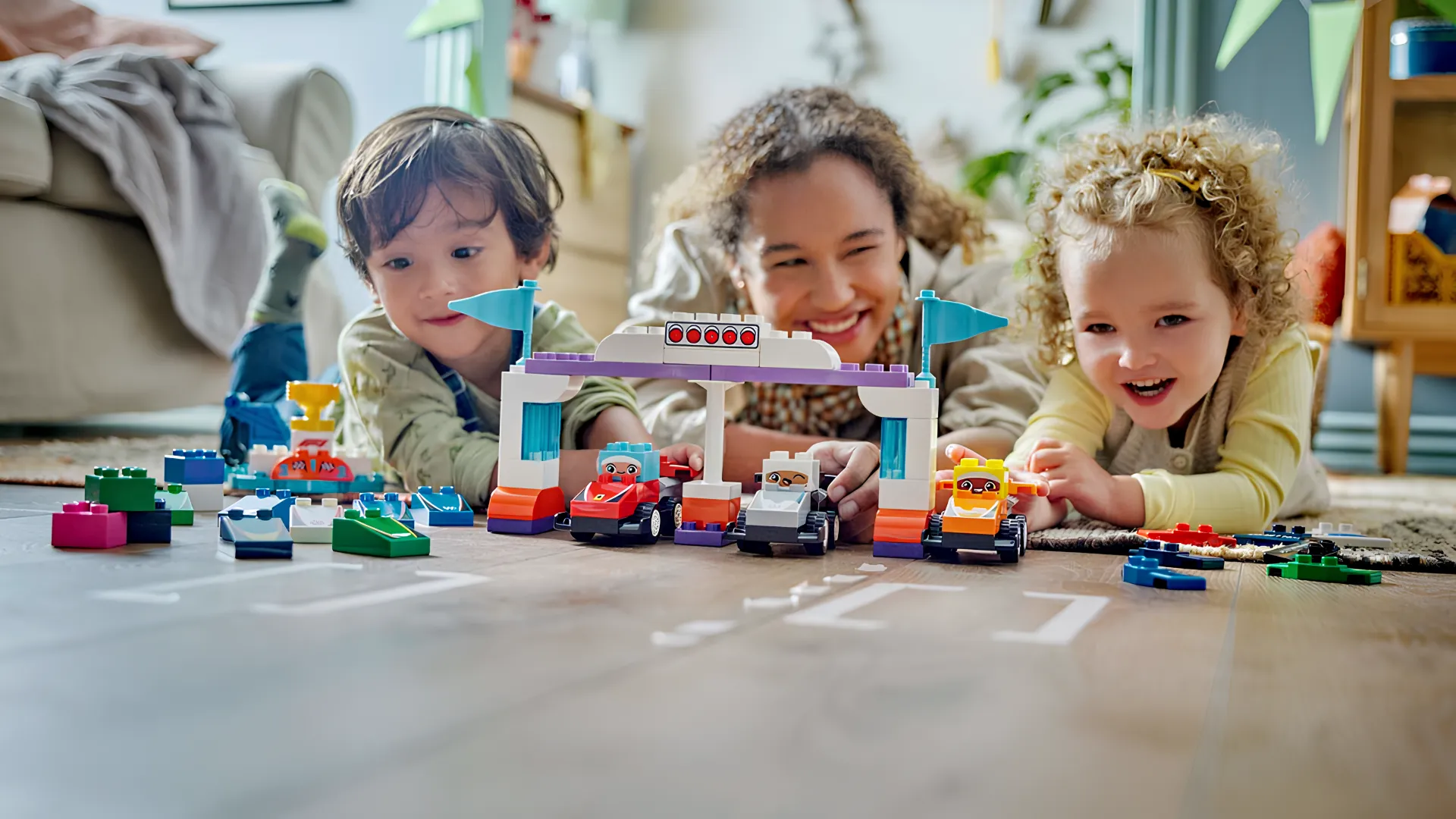 Конструктор LEGO DUPLO Автомобілі для перегонів і пілоти команд Формули-1 (10445)