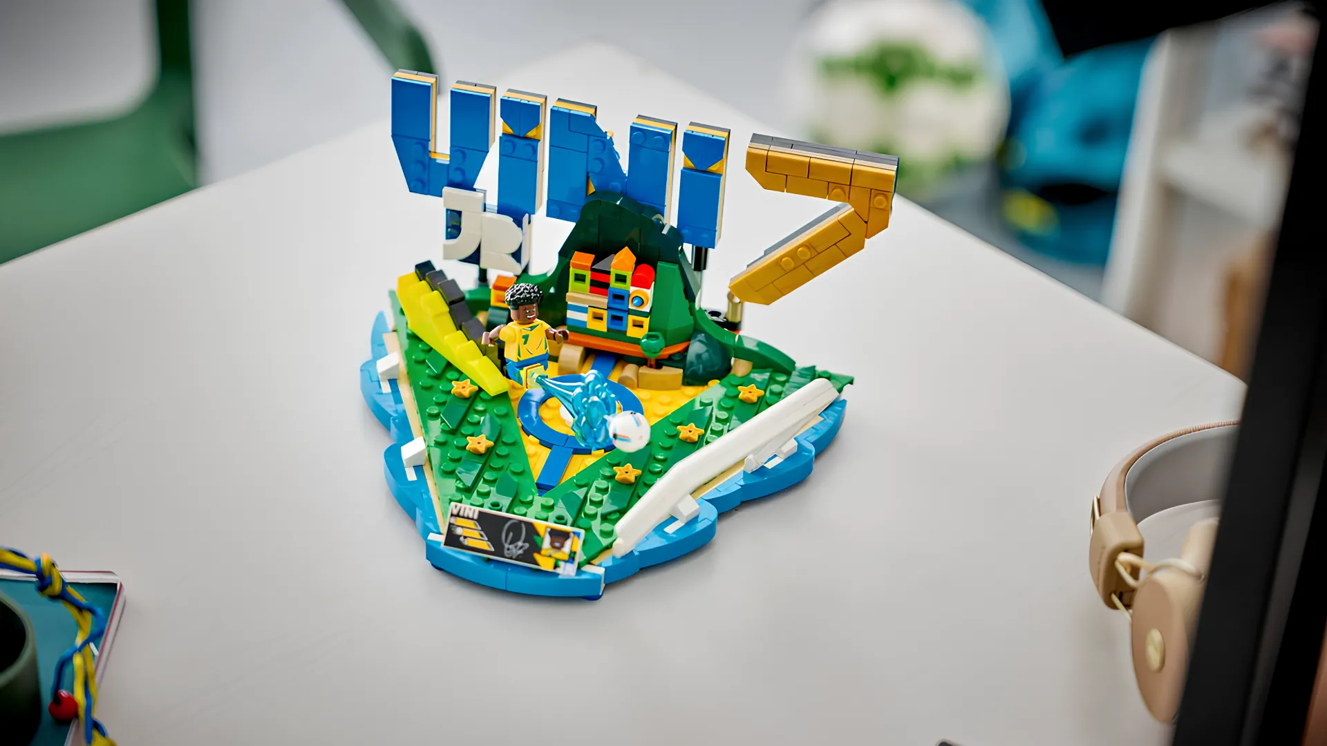 Конструктор LEGO Editions Винисиус Жуниор — лучшие моменты футбольных матчей (43027)