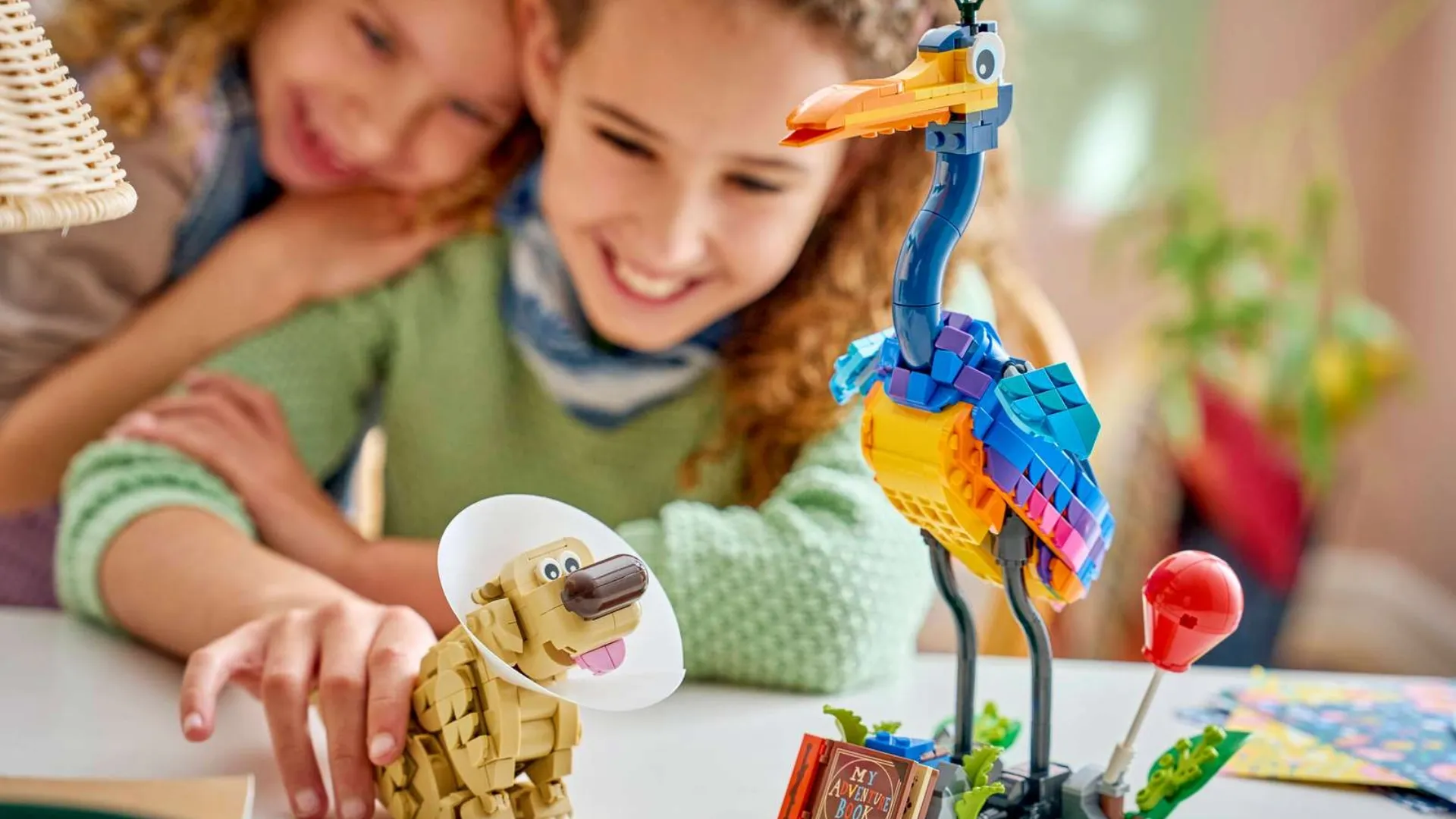 Конструктор LEGO Disney and Pixar Кевін і Даг (43290)