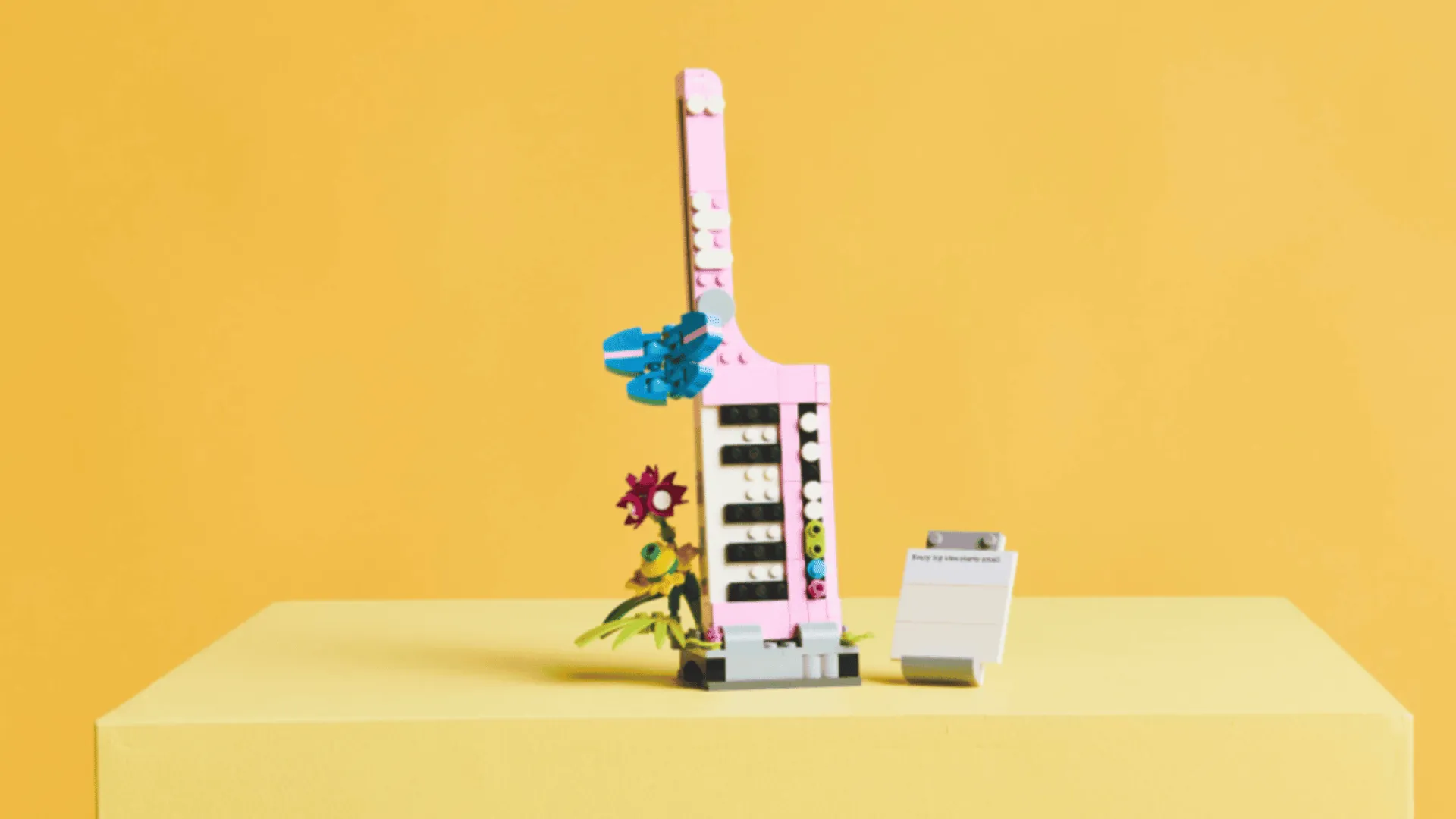 Конструктор LEGO Creator Друкарська машинка з квітами (31169)