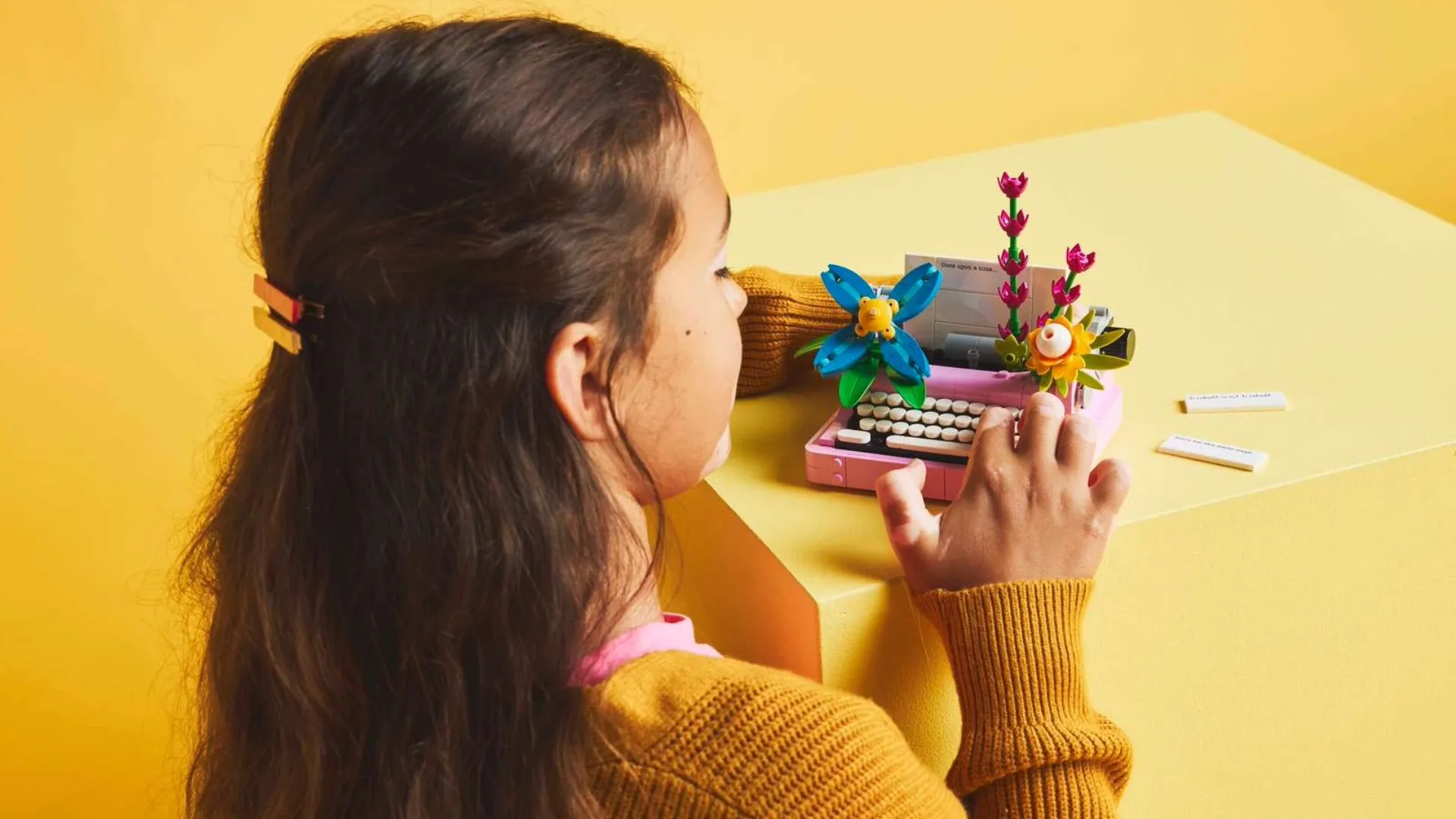 Конструктор LEGO Creator Друкарська машинка з квітами (31169)