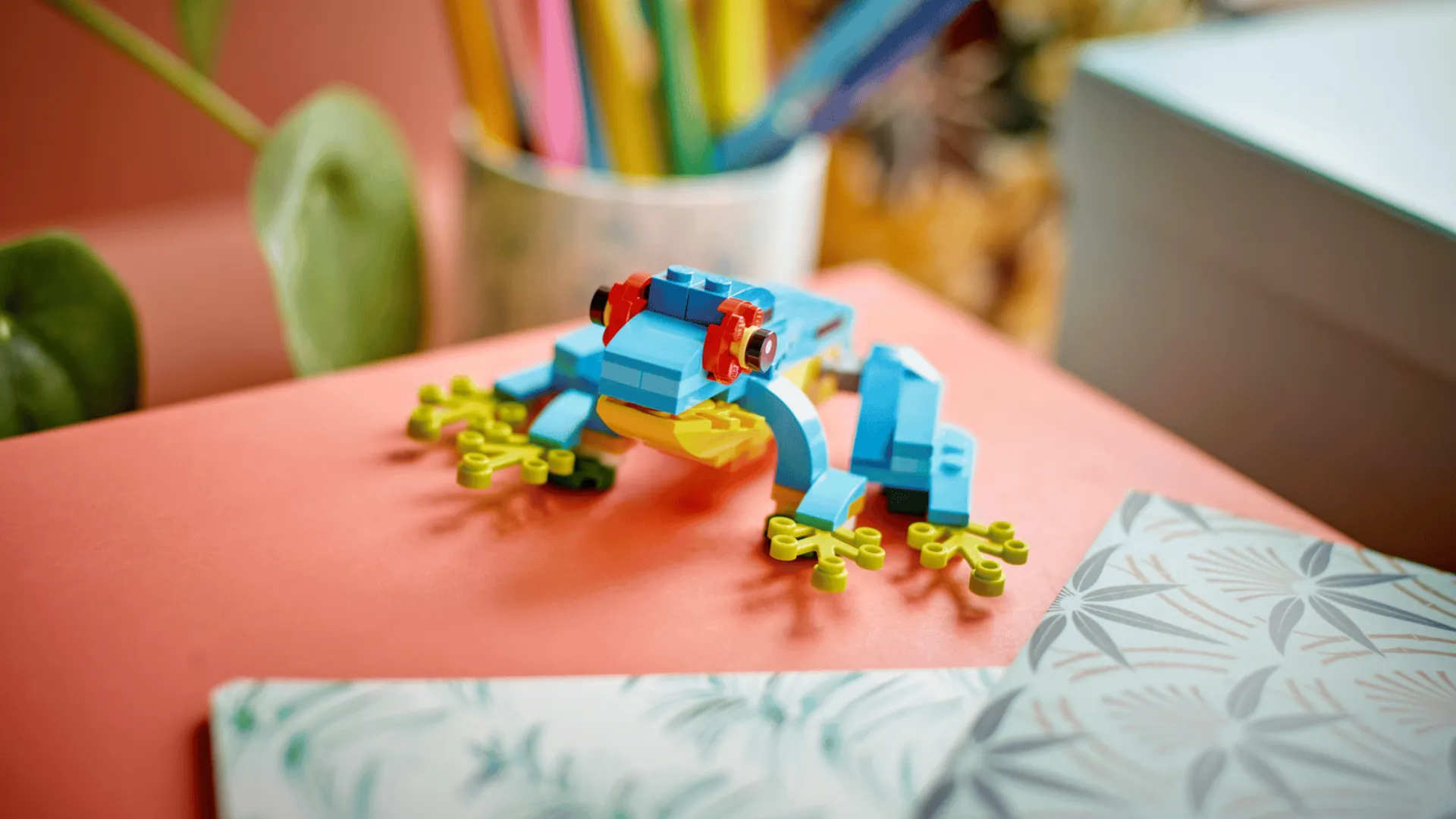 Конструктор LEGO Creator Екзотичний папуга (31136)