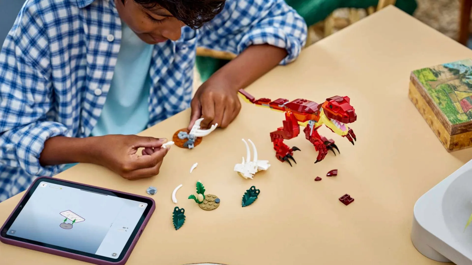 Конструктор LEGO Creator Лютий динозавр (31379)