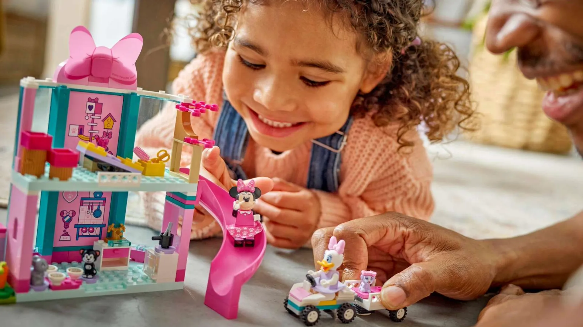 Конструктор LEGO Disney Отель Минни для домашних питомцев (43274)