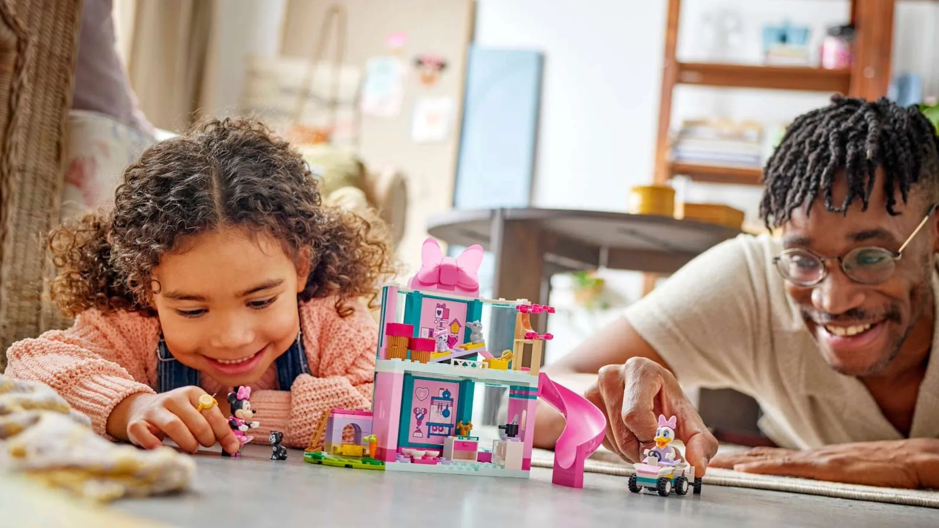 Конструктор LEGO Disney Отель Минни для домашних питомцев (43274)