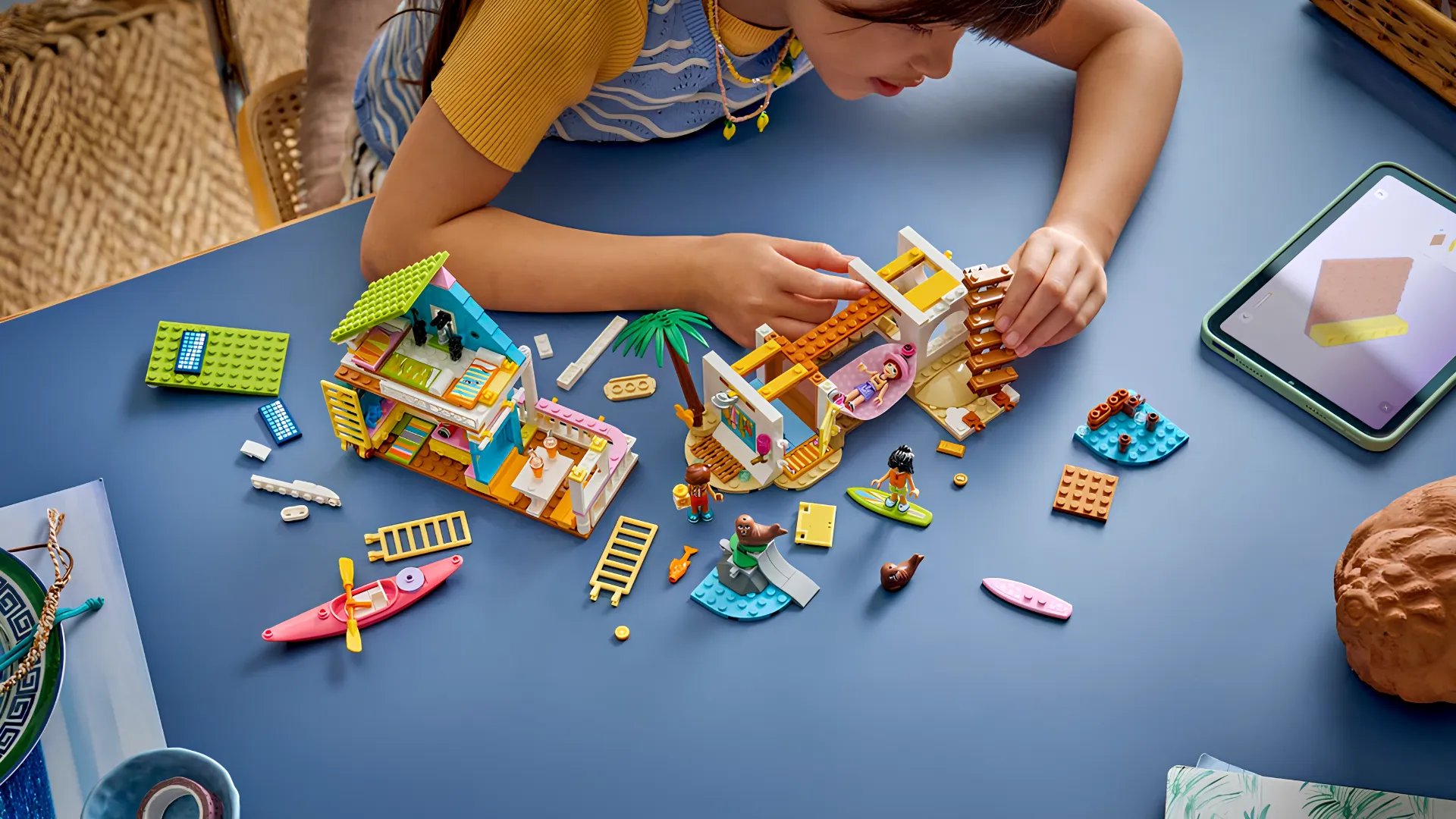 Конструктор LEGO Friends Пляжний будиночок з морськими котиками (42699)