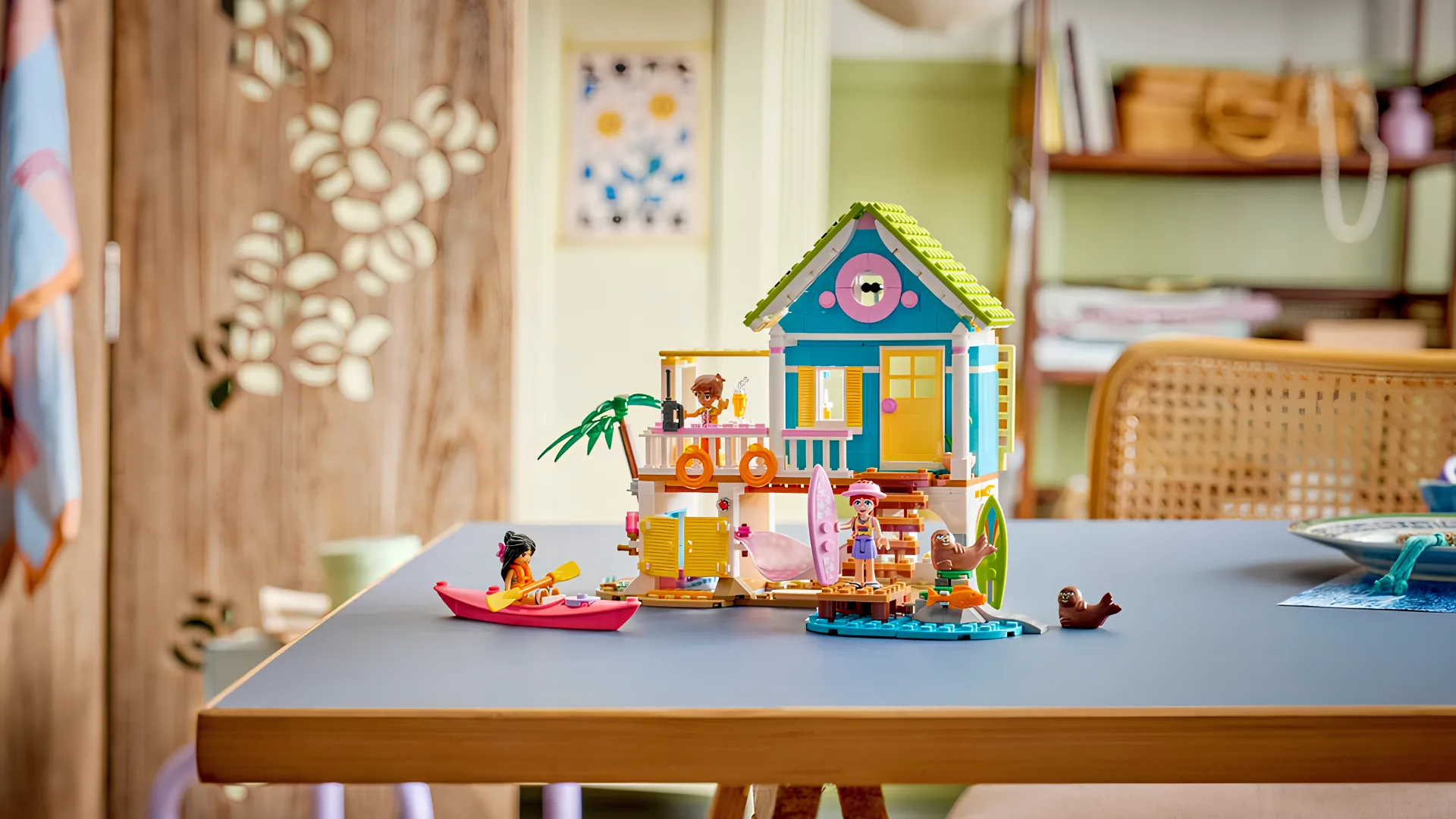 Конструктор LEGO Friends Пляжний будиночок з морськими котиками (42699)