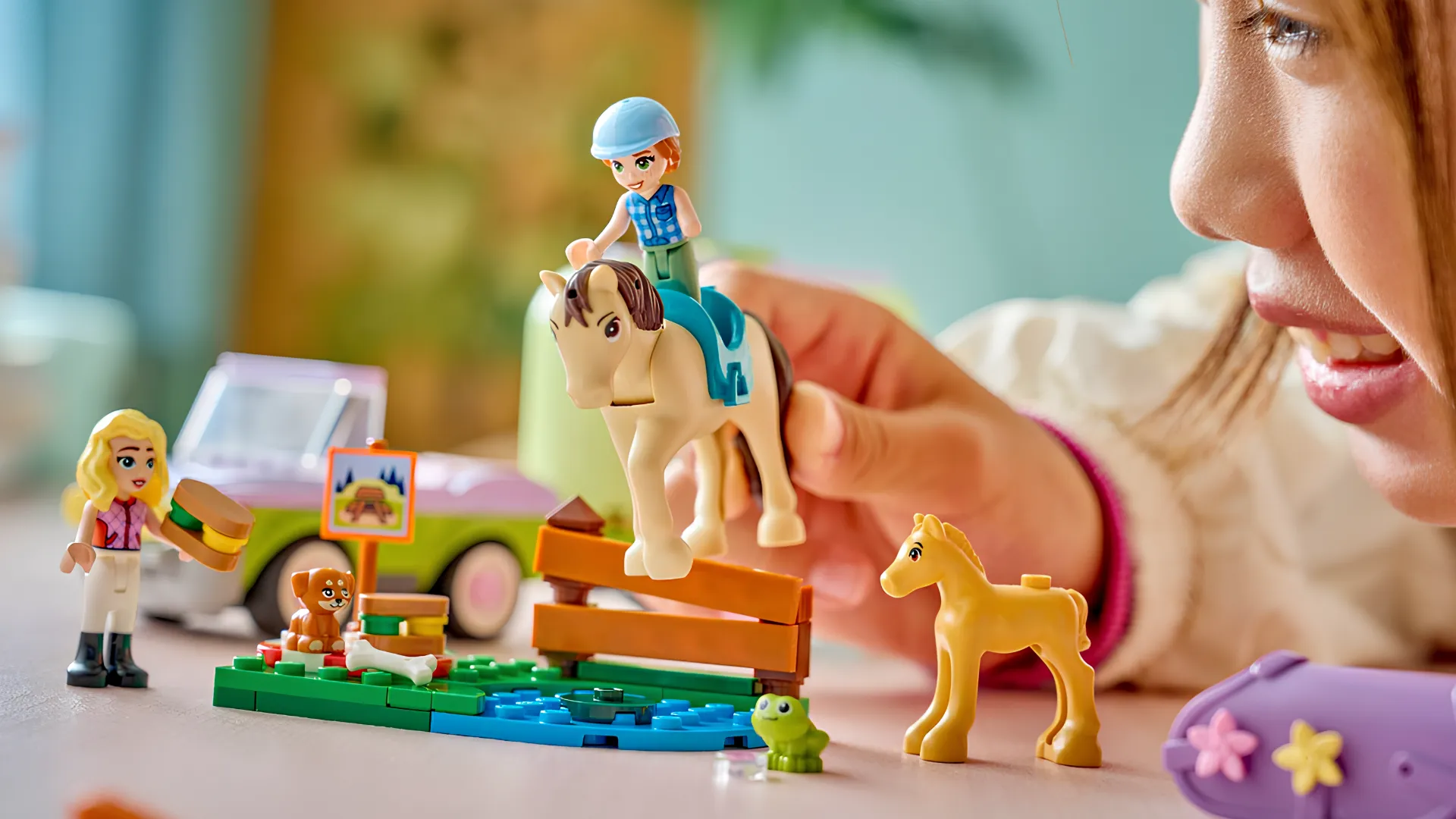 Конструктор LEGO Friends Прицеп для лошади и жеребенка (42695)