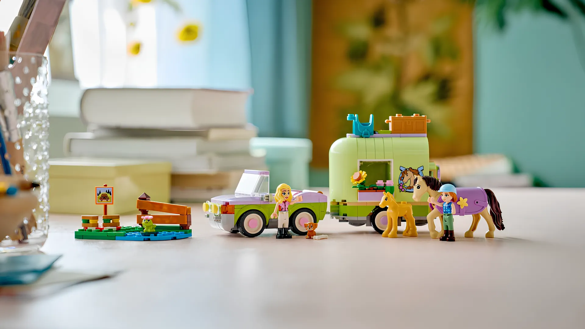 Конструктор LEGO Friends Прицеп для лошади и жеребенка (42695)