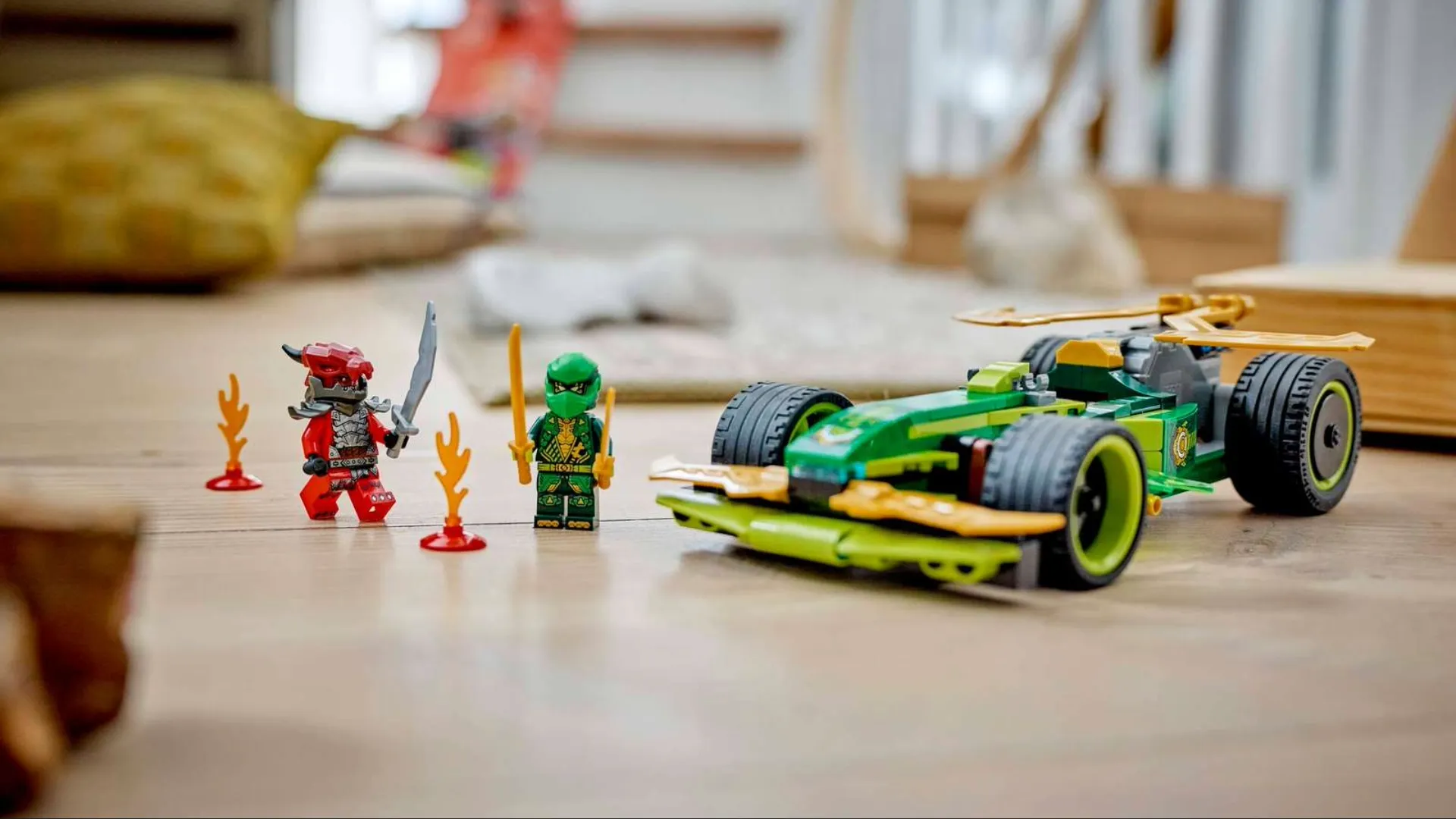 Конструктор LEGO NINJAGO Автомобіль для перегонів Лойда (71828)