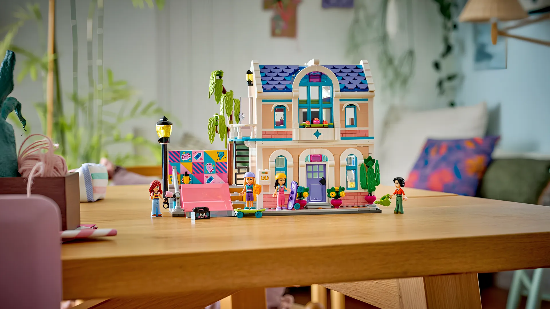 Конструктор LEGO Friends Родинний дім Ліан (42687)