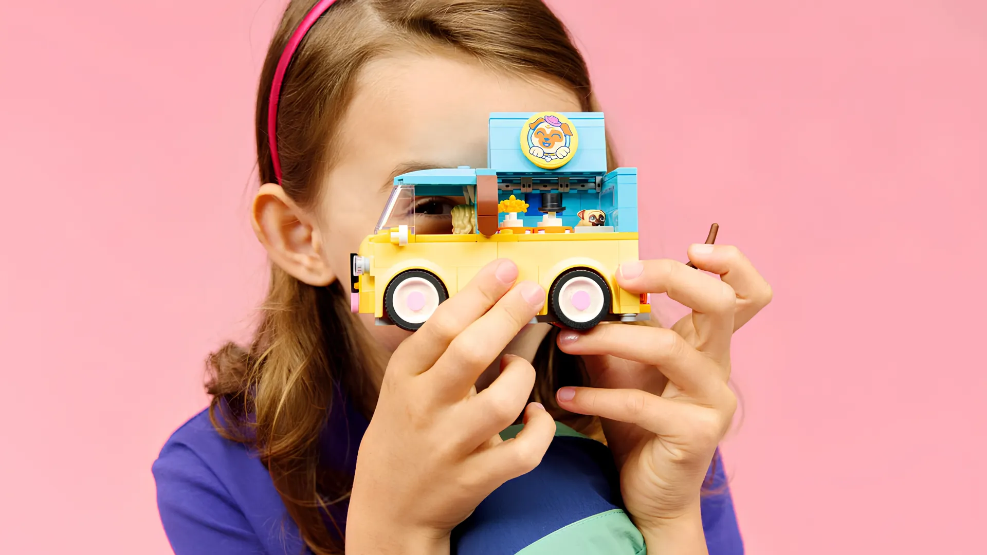 Конструктор LEGO Friends Фургон с аксессуарами для питомцев (42678)