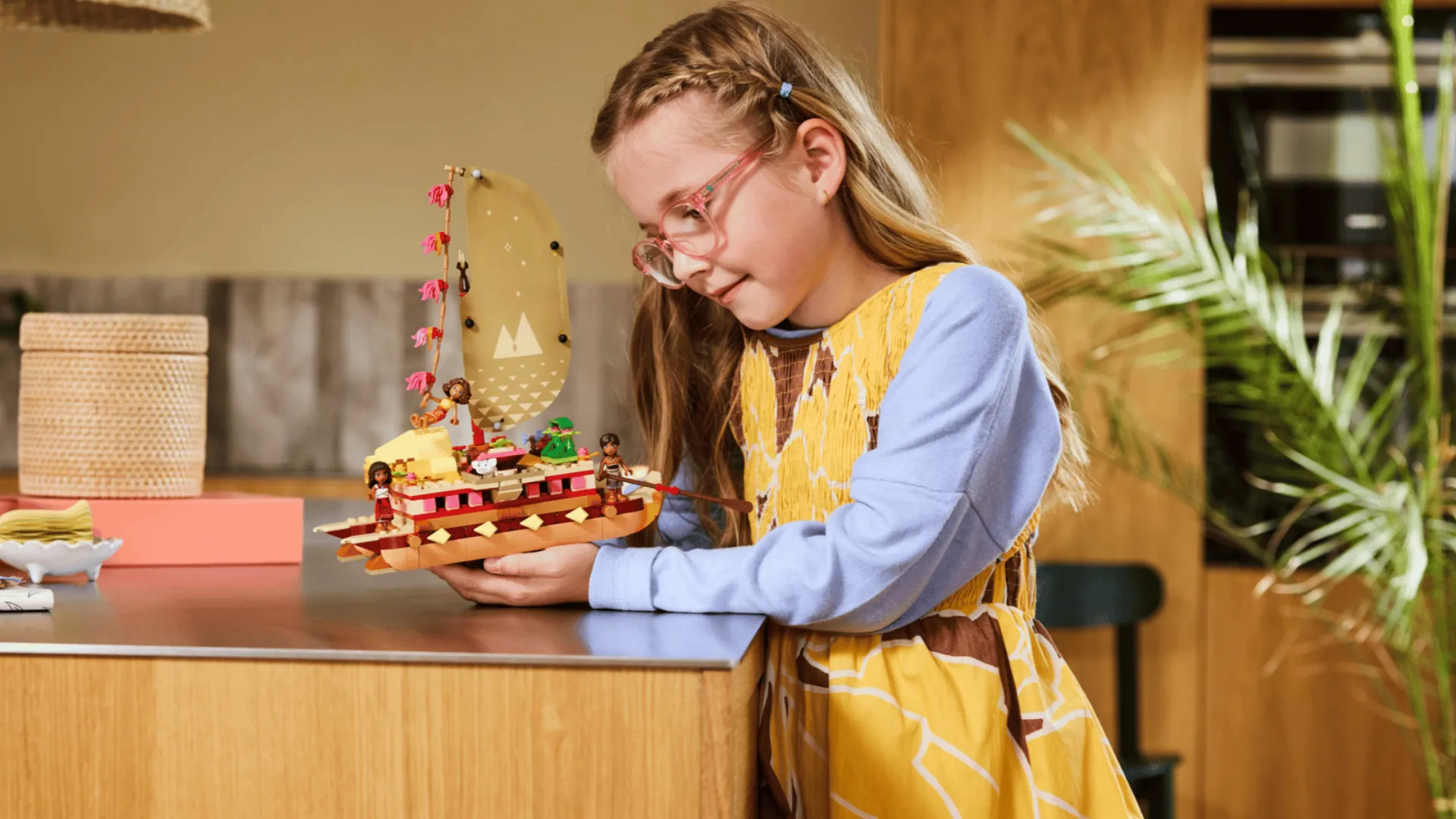 Конструктор LEGO Disney Princess Приключенческое каноэ Ваяны (43270)