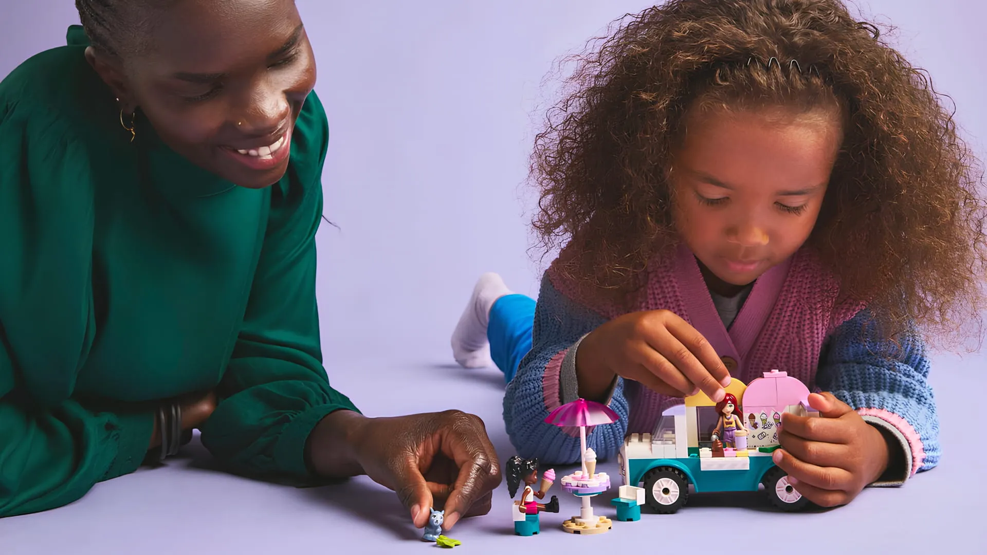 Конструктор LEGO Friends Хартлейк-Сити. Фургон с мороженым (42644)
