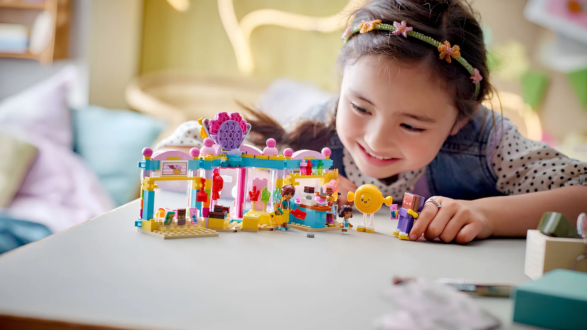 Конструктор LEGO Friends Кондитерская Хартлейк-Сити (42649)