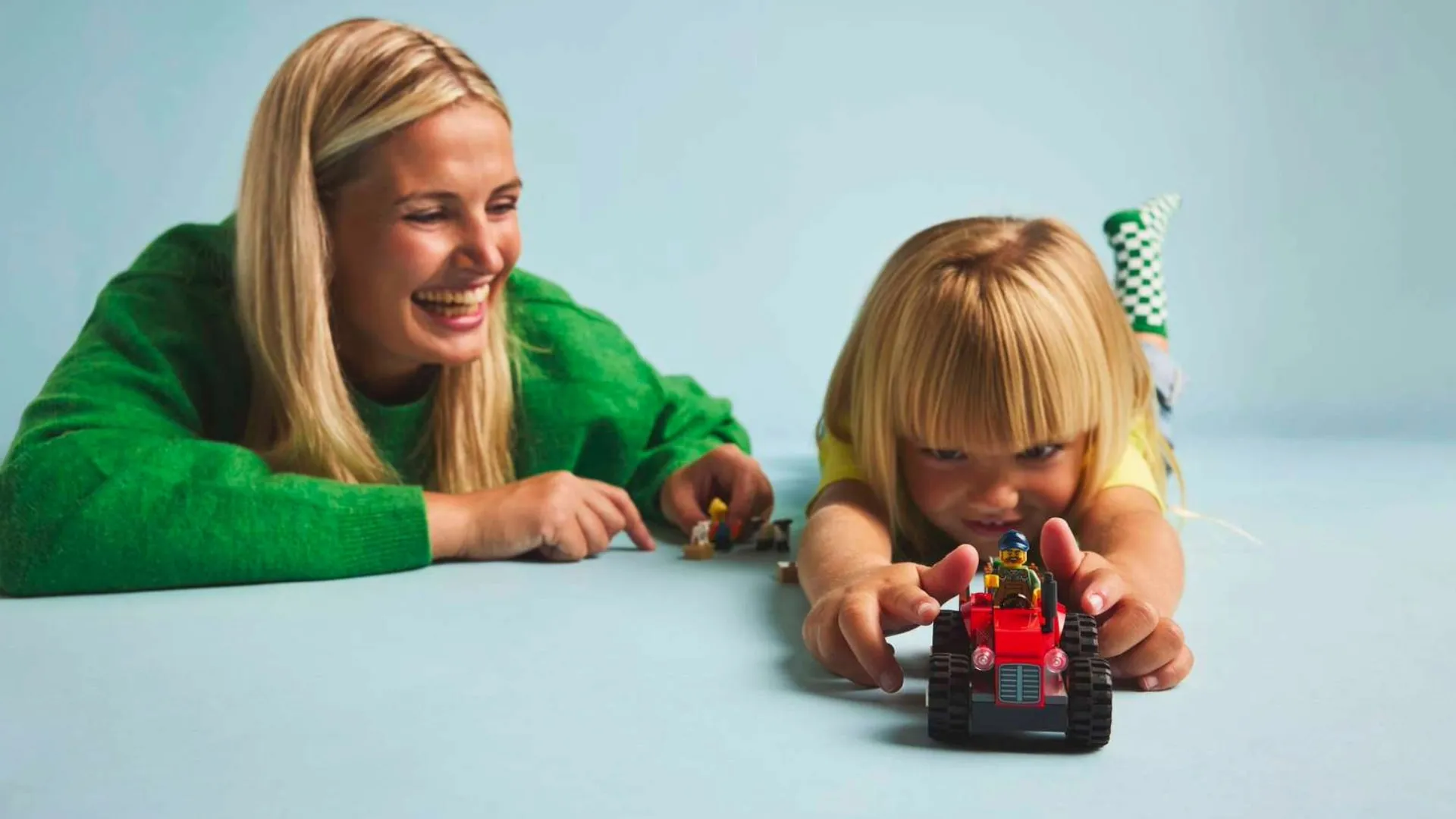 Конструктор LEGO Сity Червоний фермерський трактор із причепом (60461)