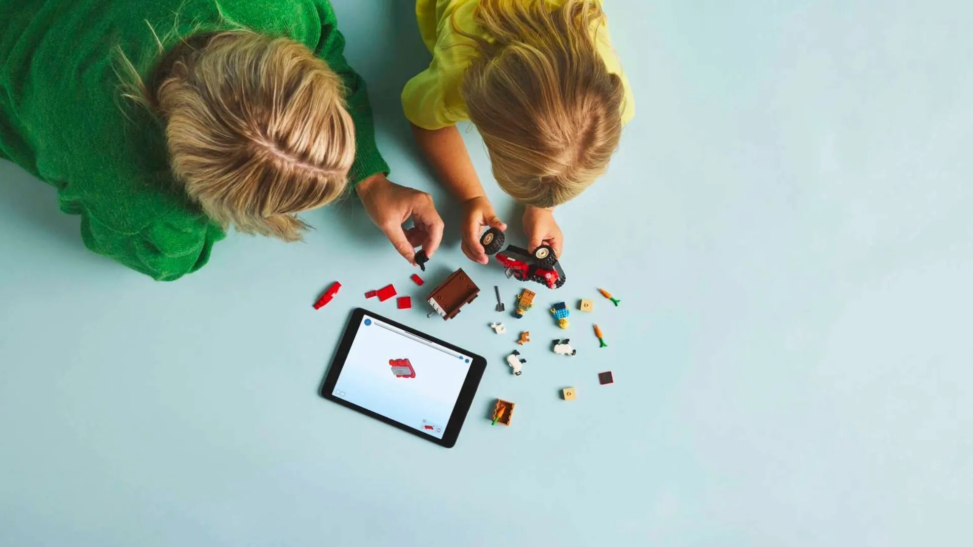 Конструктор LEGO Сity Червоний фермерський трактор із причепом (60461)