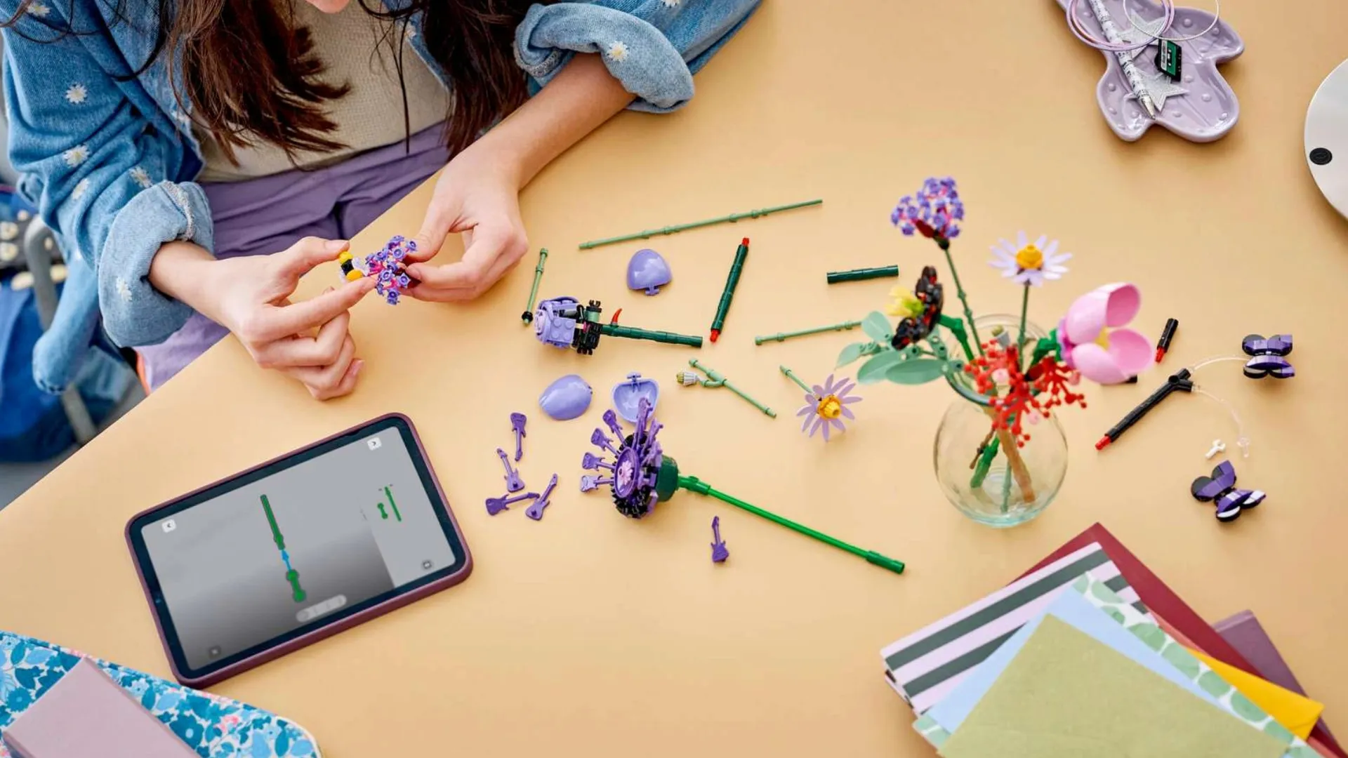 Конструктор LEGO Botanicals Букет квітів Олівії Родріґо (11507)