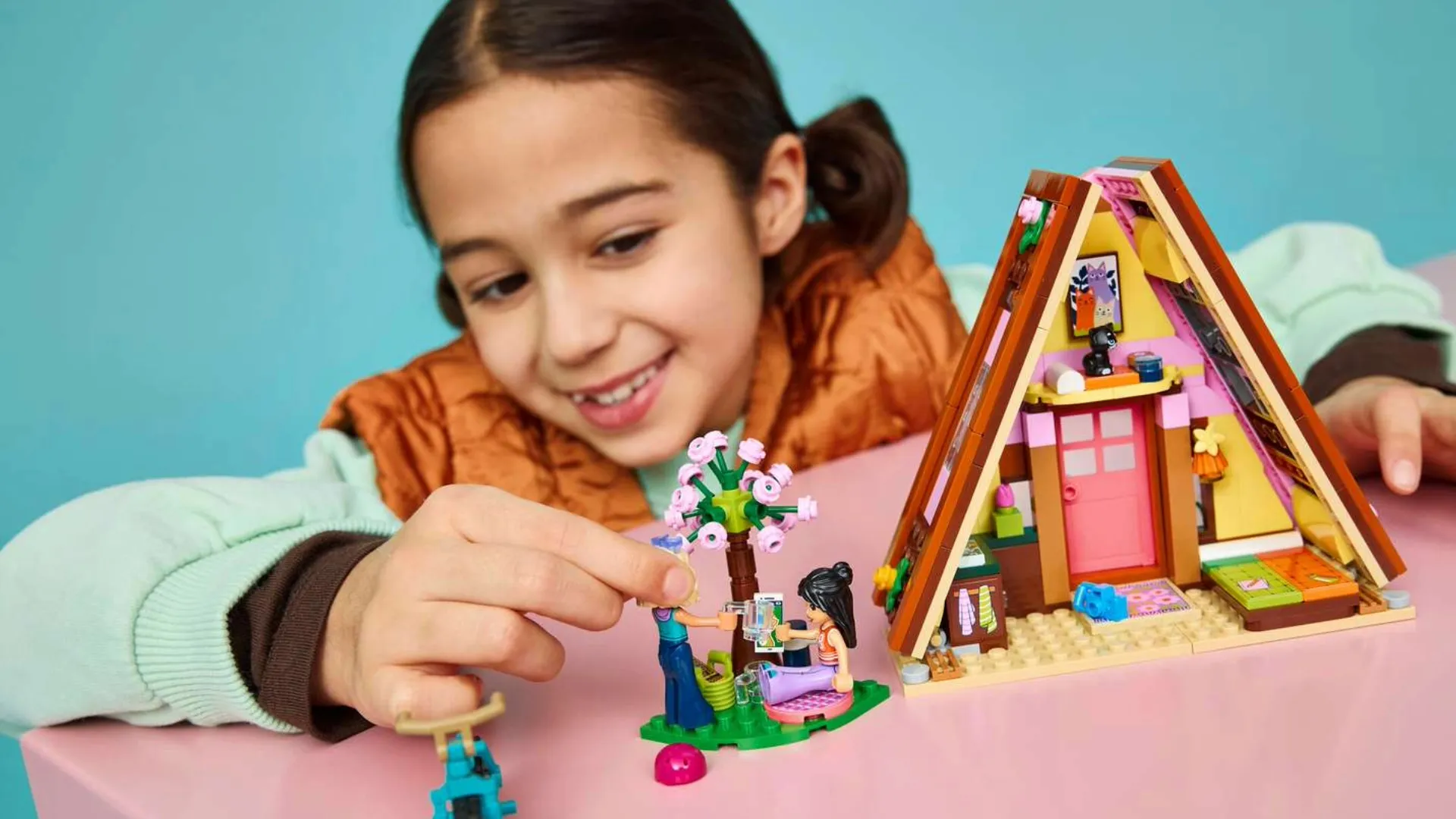 Конструктор LEGO Friends Домик для кемпинга на природе (42682)