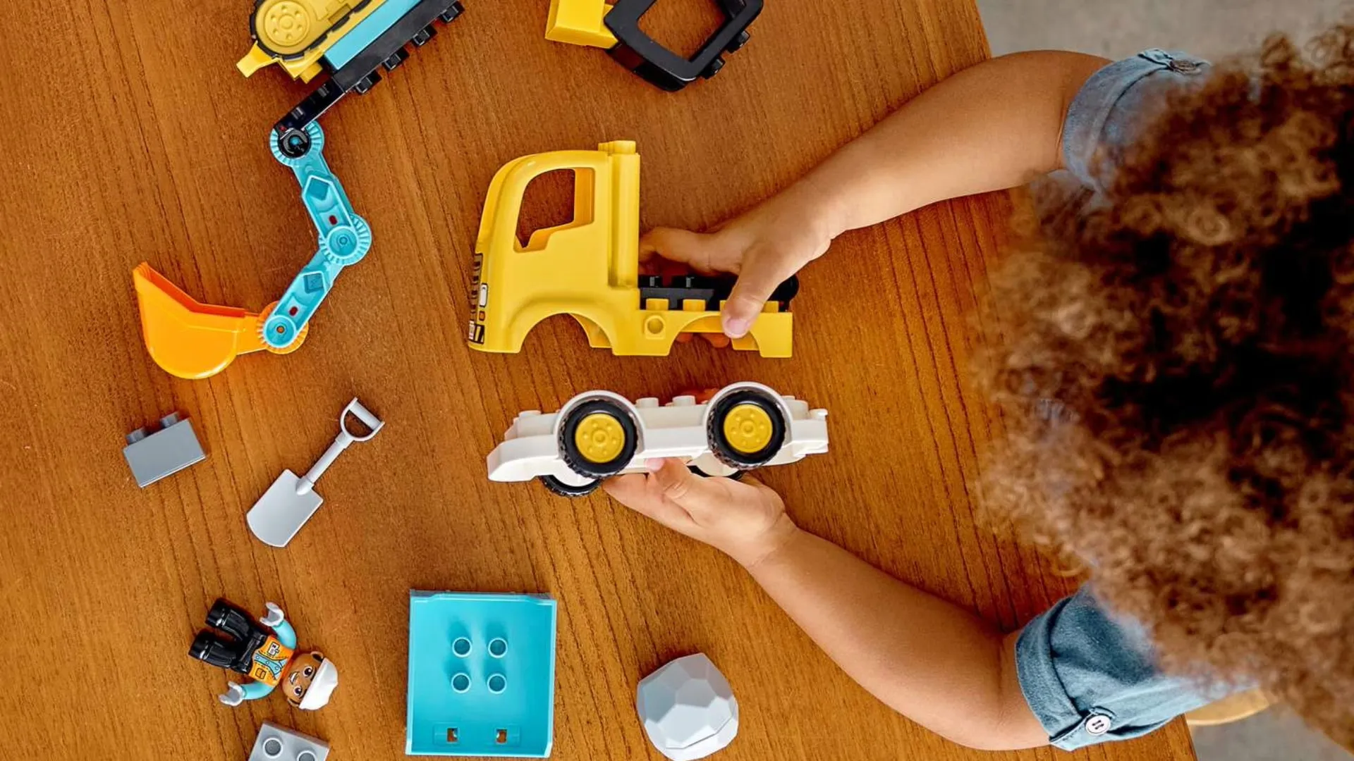 Конструктор LEGO DUPLO Грузовик и гусеничный экскаватор (10931)