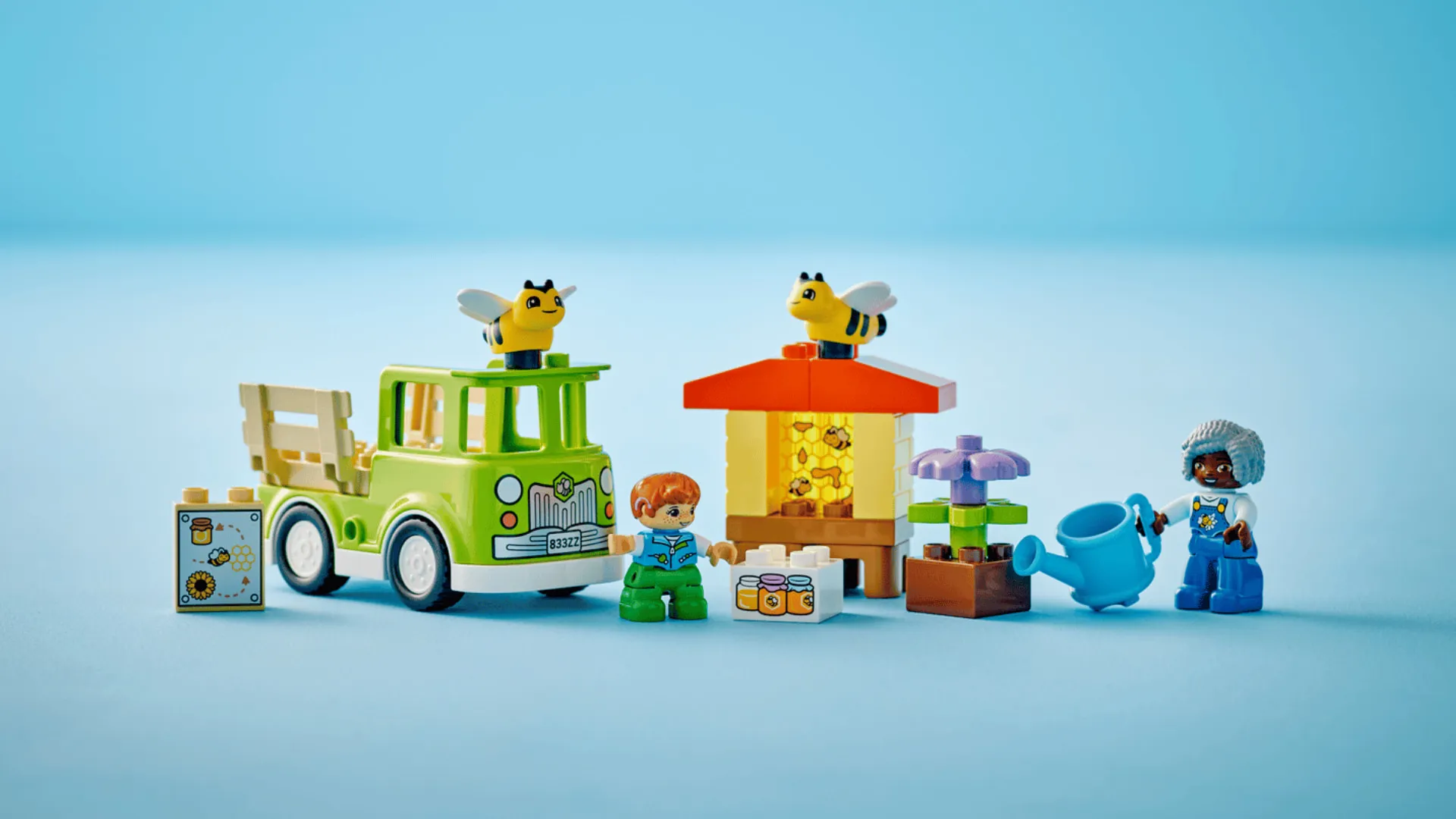 Конструктор LEGO DUPLO Уход за пчелами и ульями (10419)