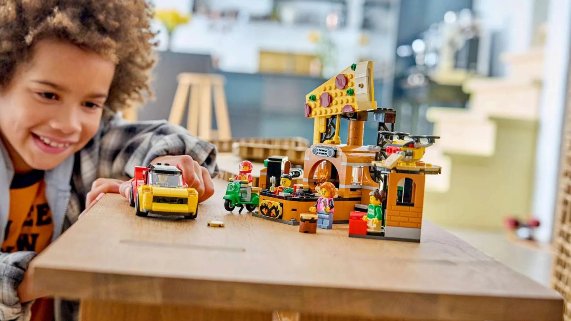 Конструктор LEGO Сity Доставка піци з різними транспортними засобами (60496)