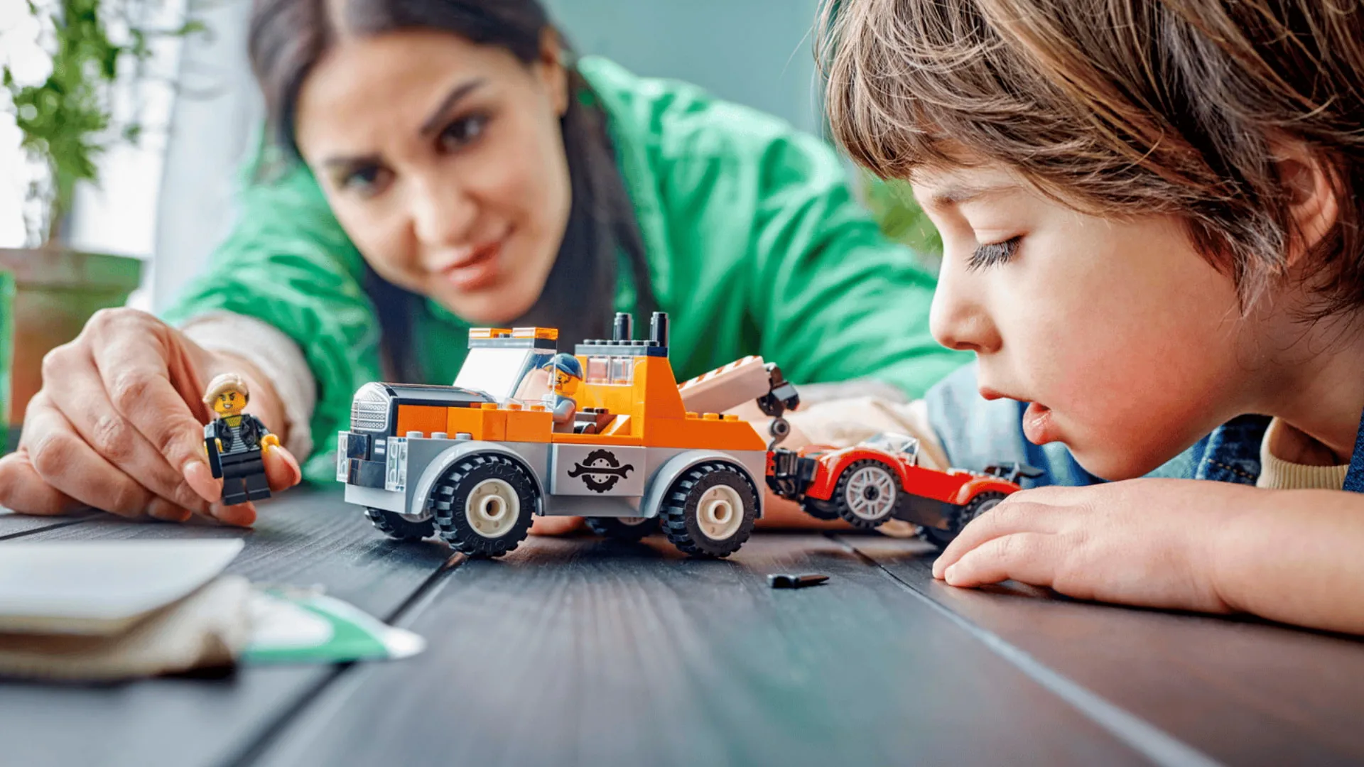 Конструктор LEGO Сity Евакуатор і ремонт спортивних авто (60435)