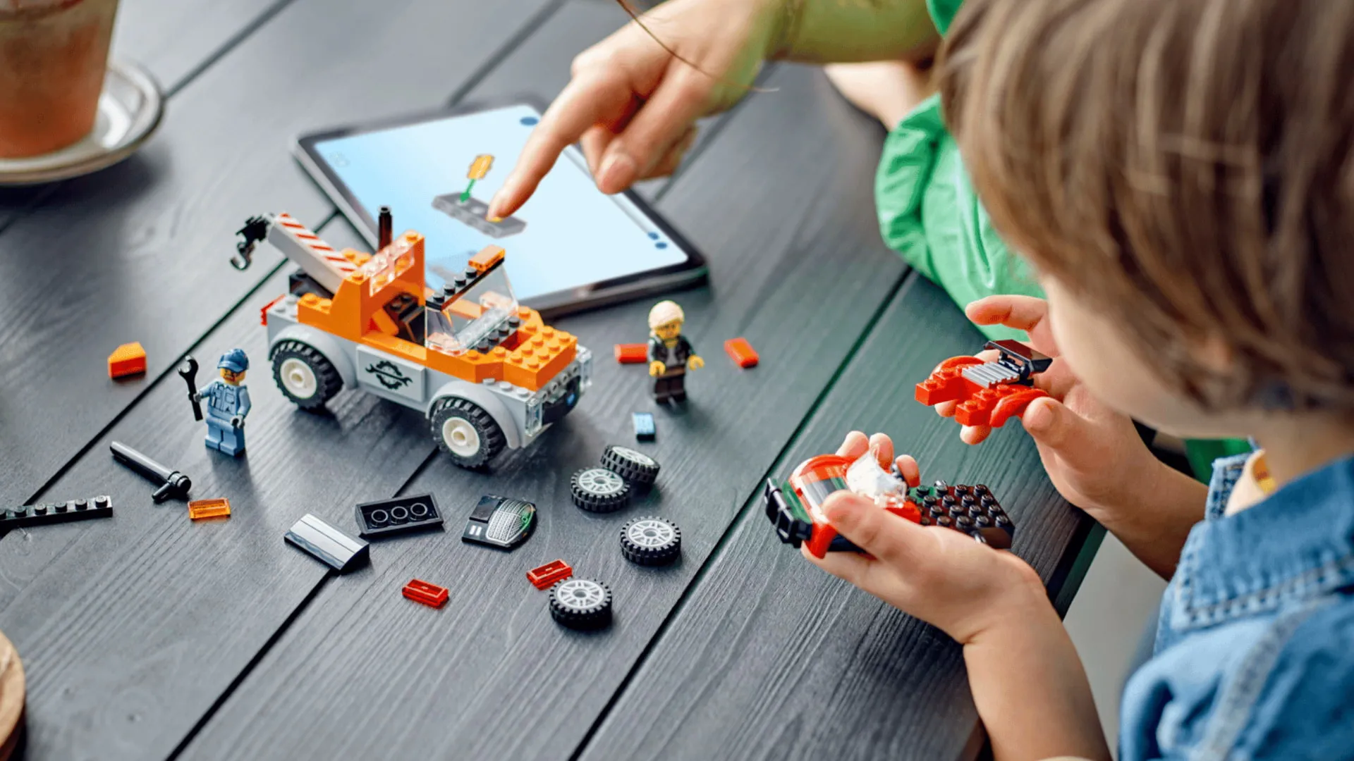 Конструктор LEGO Сity Евакуатор і ремонт спортивних авто (60435)
