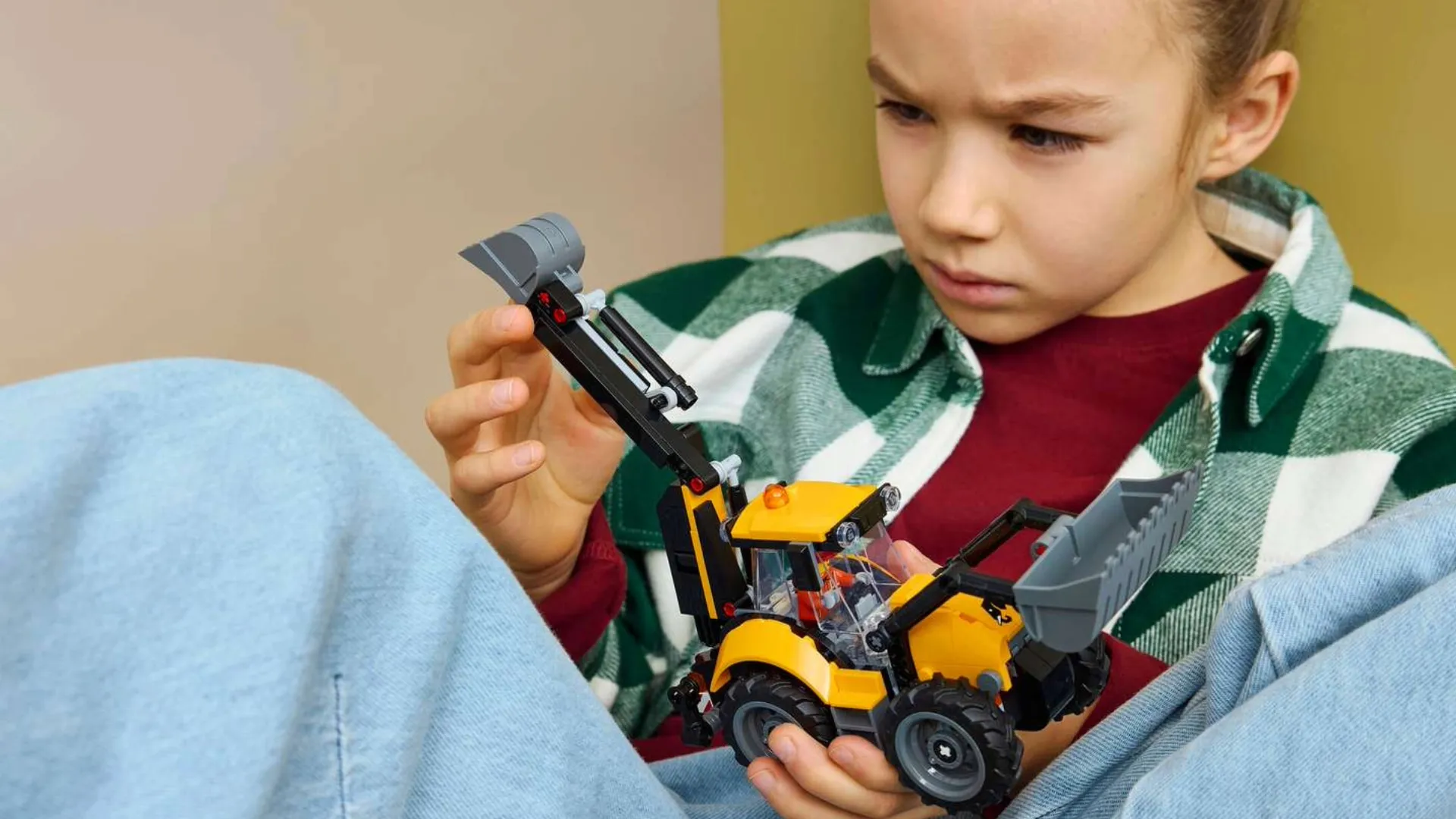 Конструктор LEGO Сity Желтый экскаватор-погрузчик (60480)