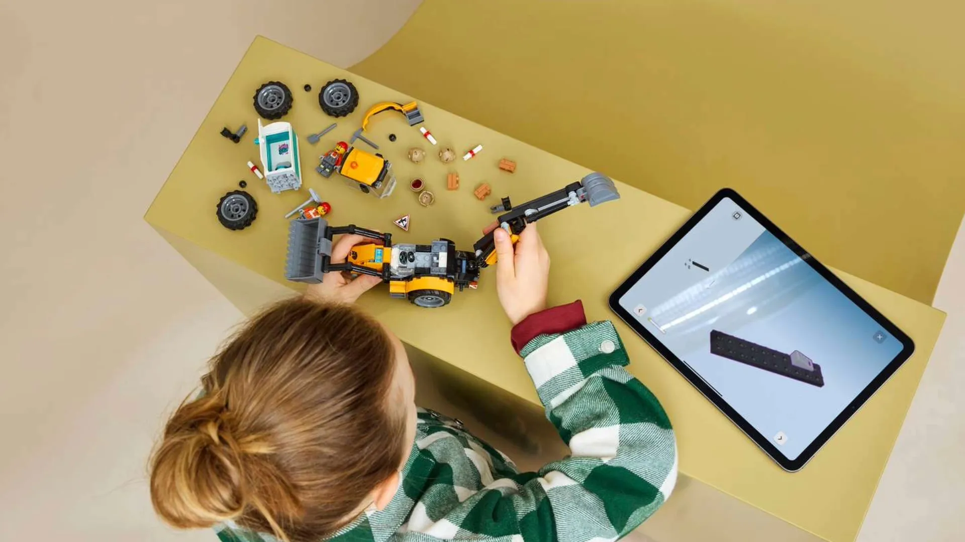 Конструктор LEGO Сity Желтый экскаватор-погрузчик (60480)
