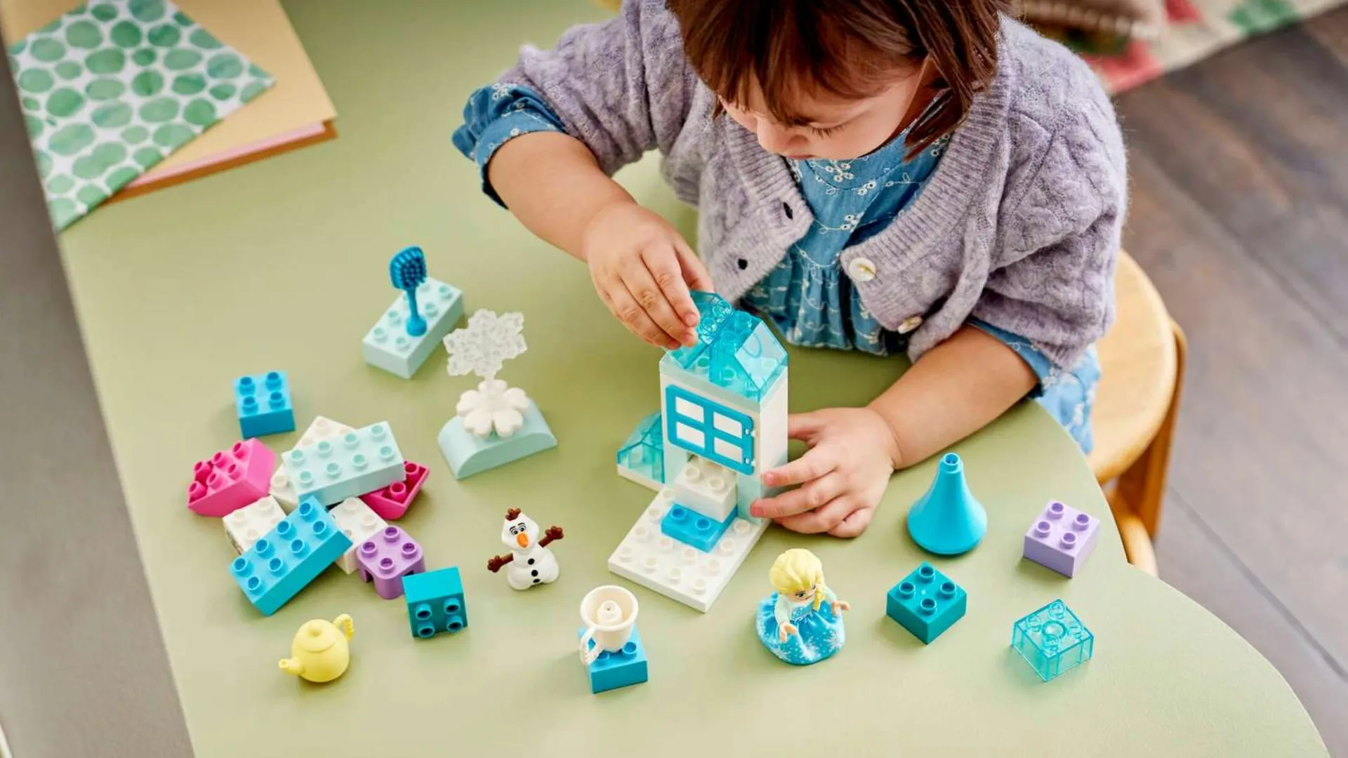 Конструктор LEGO DUPLO Коробка для творчого конструювання Крижане серце з Ельзою й Олафом (10462)