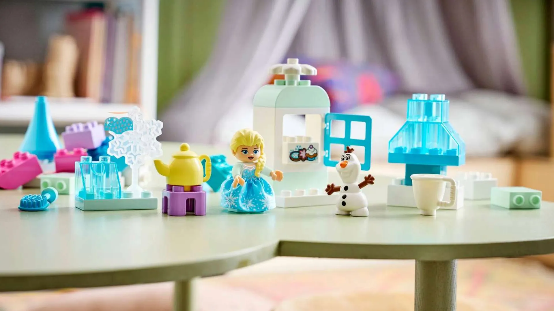 Конструктор LEGO DUPLO Коробка для творчого конструювання Крижане серце з Ельзою й Олафом (10462)