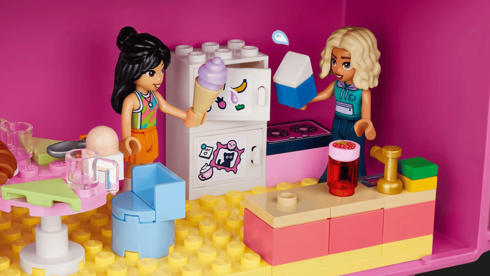 Конструктор LEGO Friends Кукольный домик-чемодан для творческой игры (42697)