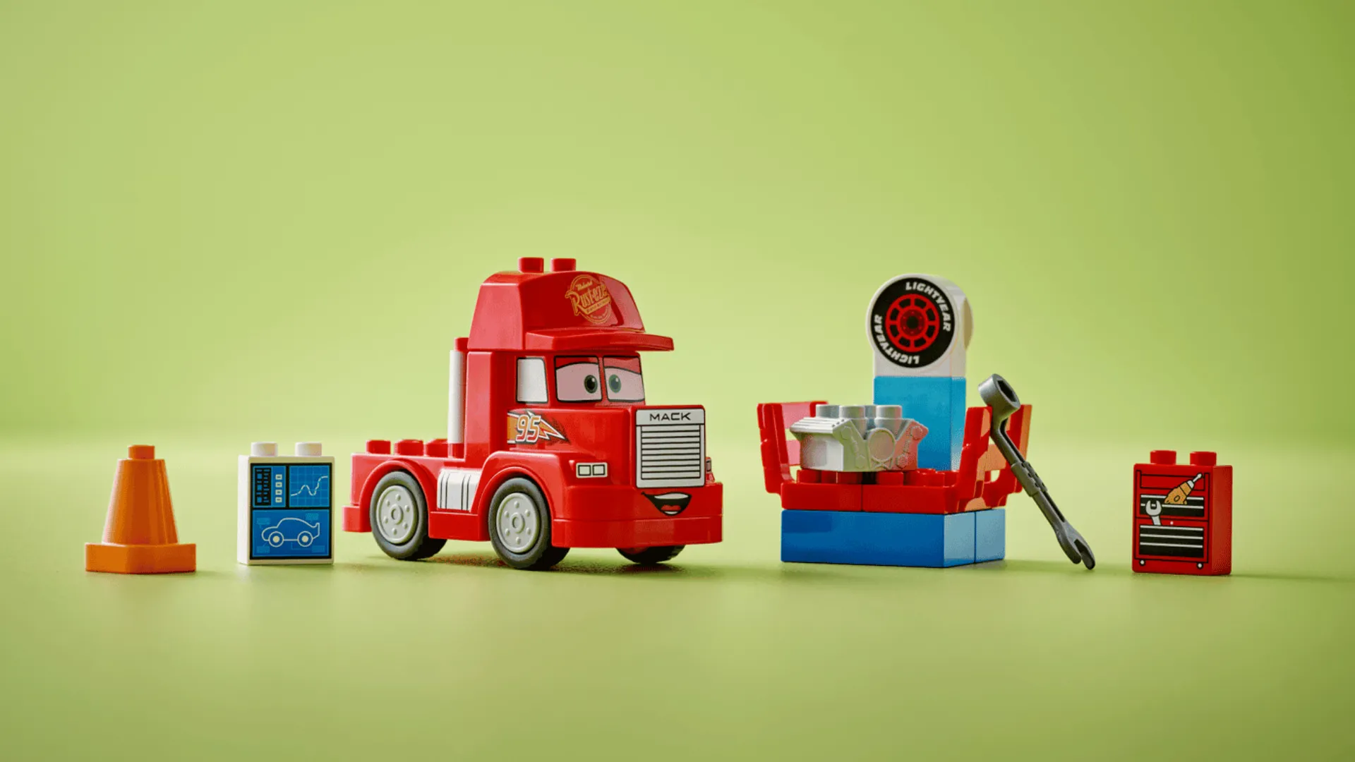 Конструктор LEGO DUPLO Мак на перегонах (10417)