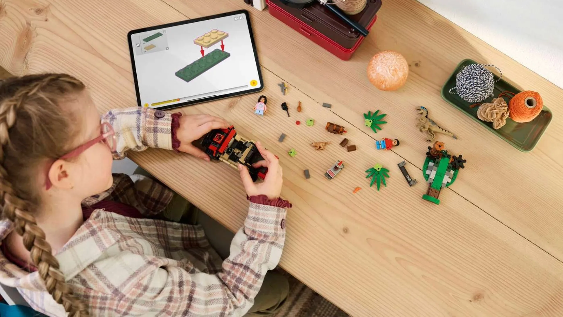 Конструктор LEGO Jurassic World Побег по бездорожью от раптора (76972)