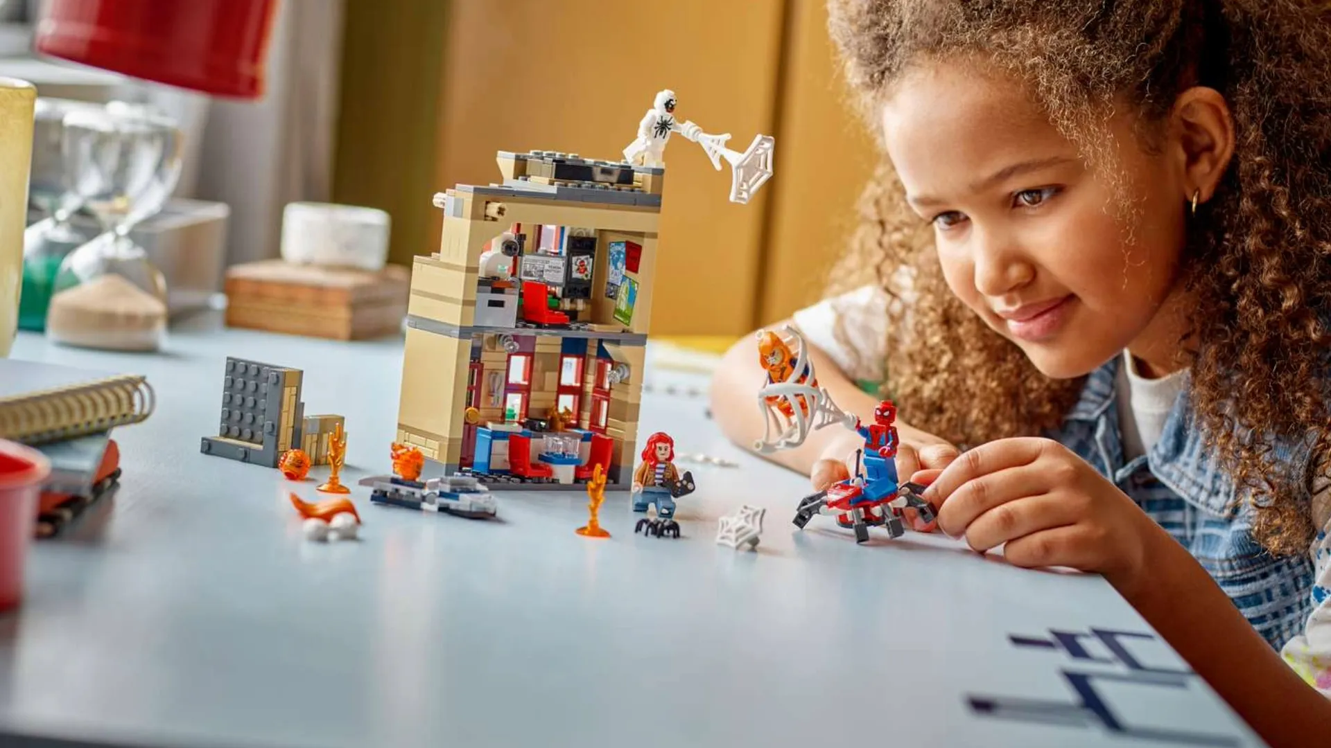 Конструктор LEGO Marvel Квартира Пітера Паркера (76317)