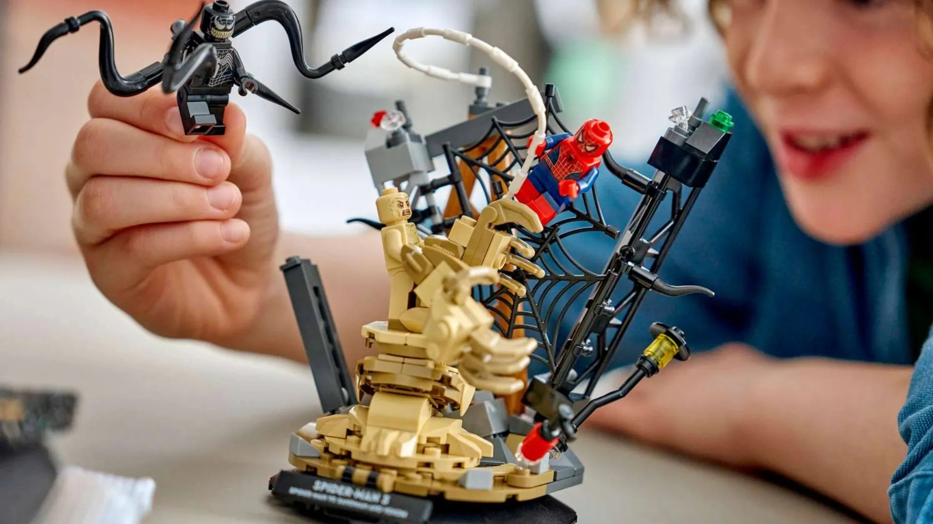 Конструктор LEGO Marvel Легендарна битва: Людина-павук vs. Піщана людина (76334)