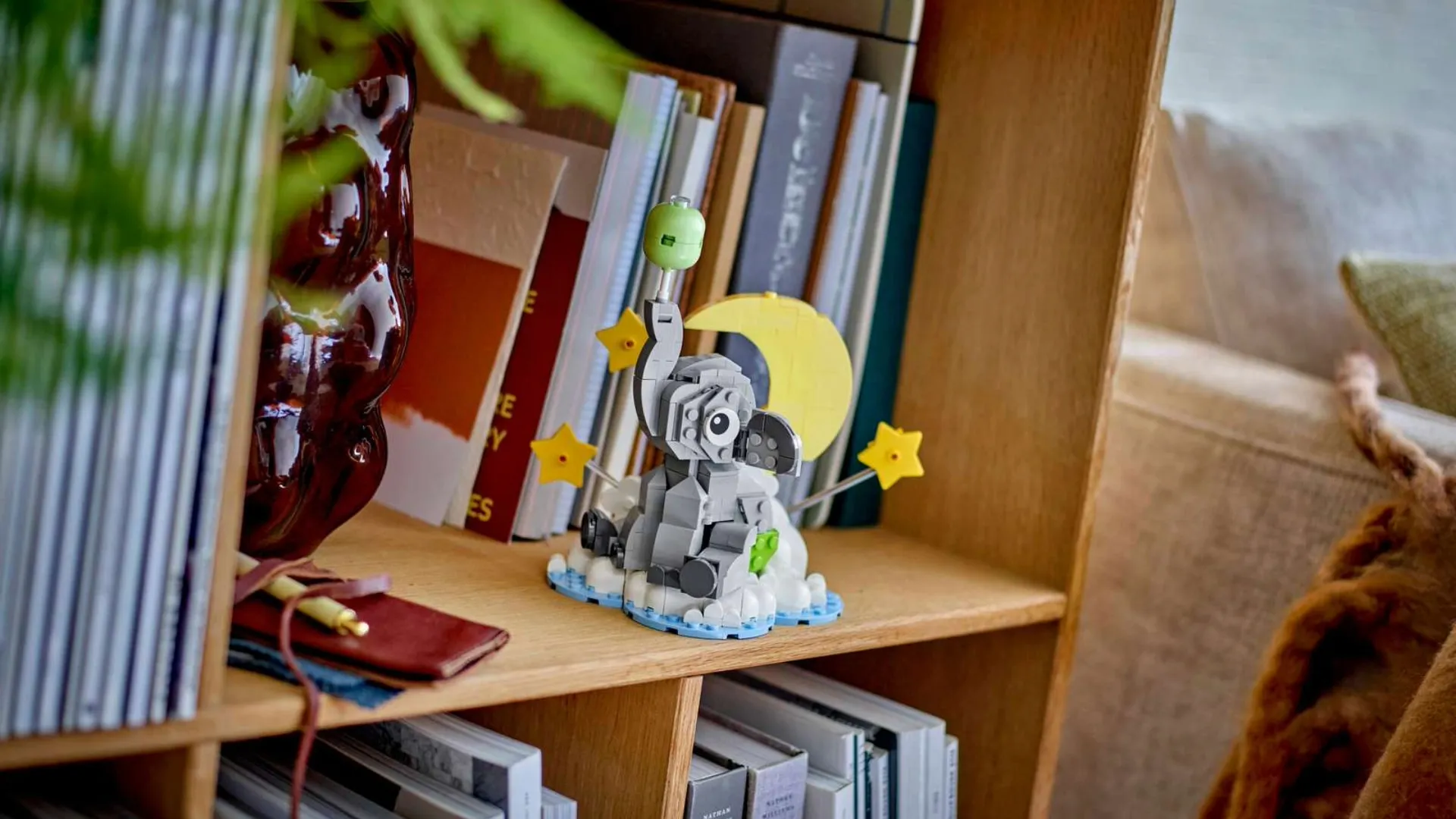 Конструктор LEGO Iconic Слоненя в небі (40814)