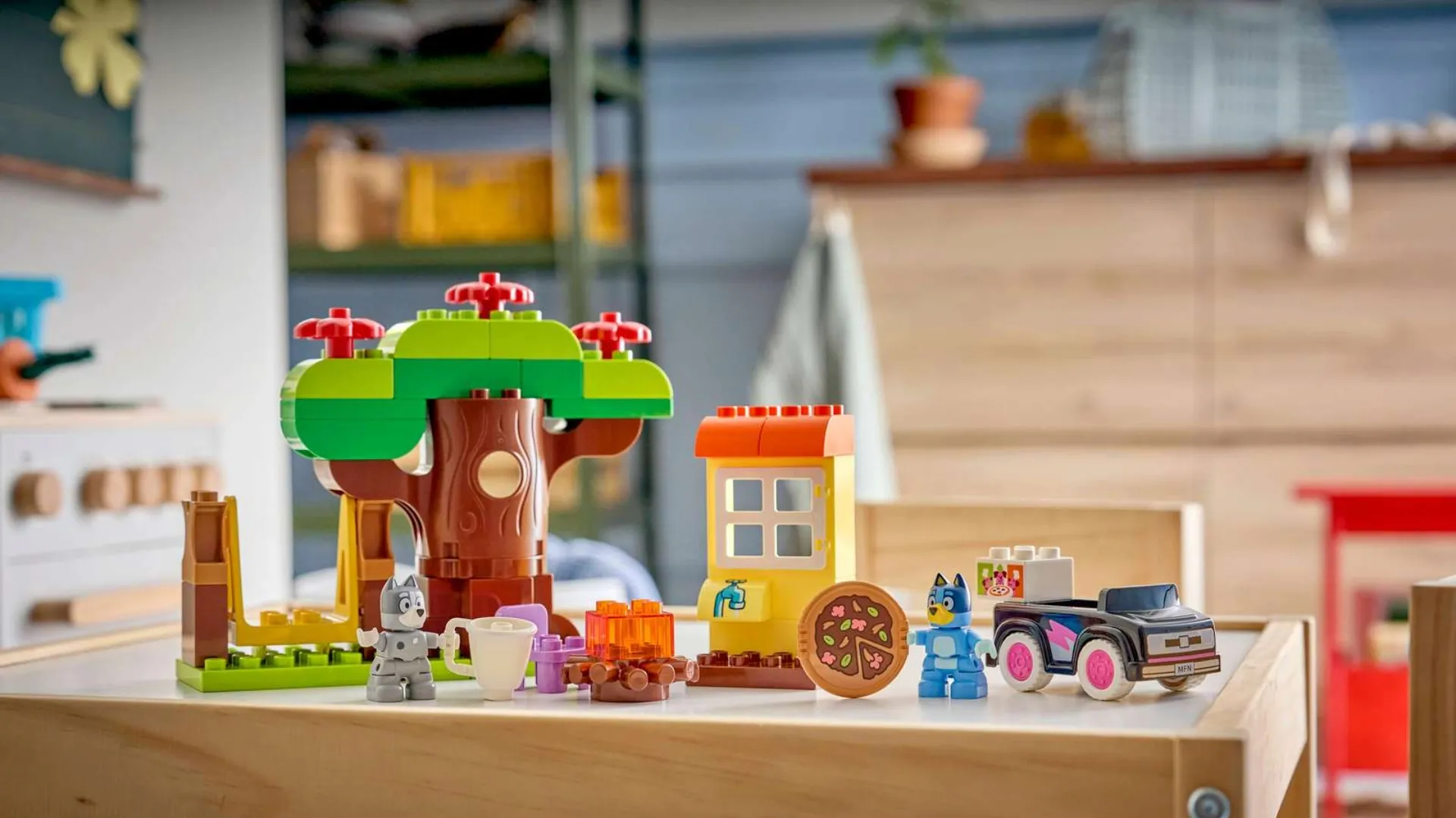 Конструктор LEGO DUPLO Bluey Піцерія з Мафіном та Блуї  (10469)