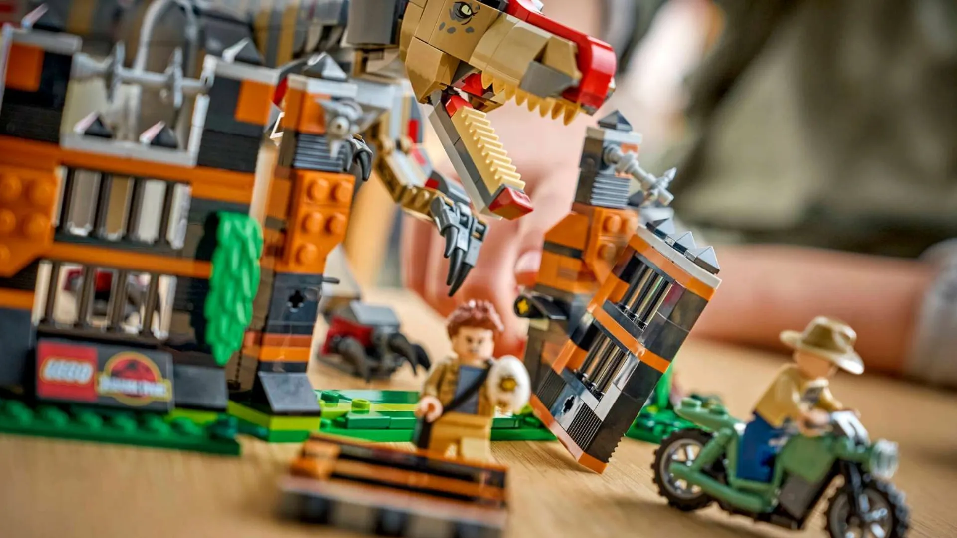 Конструктор LEGO Jurassic World Побег спинозавра (77982)