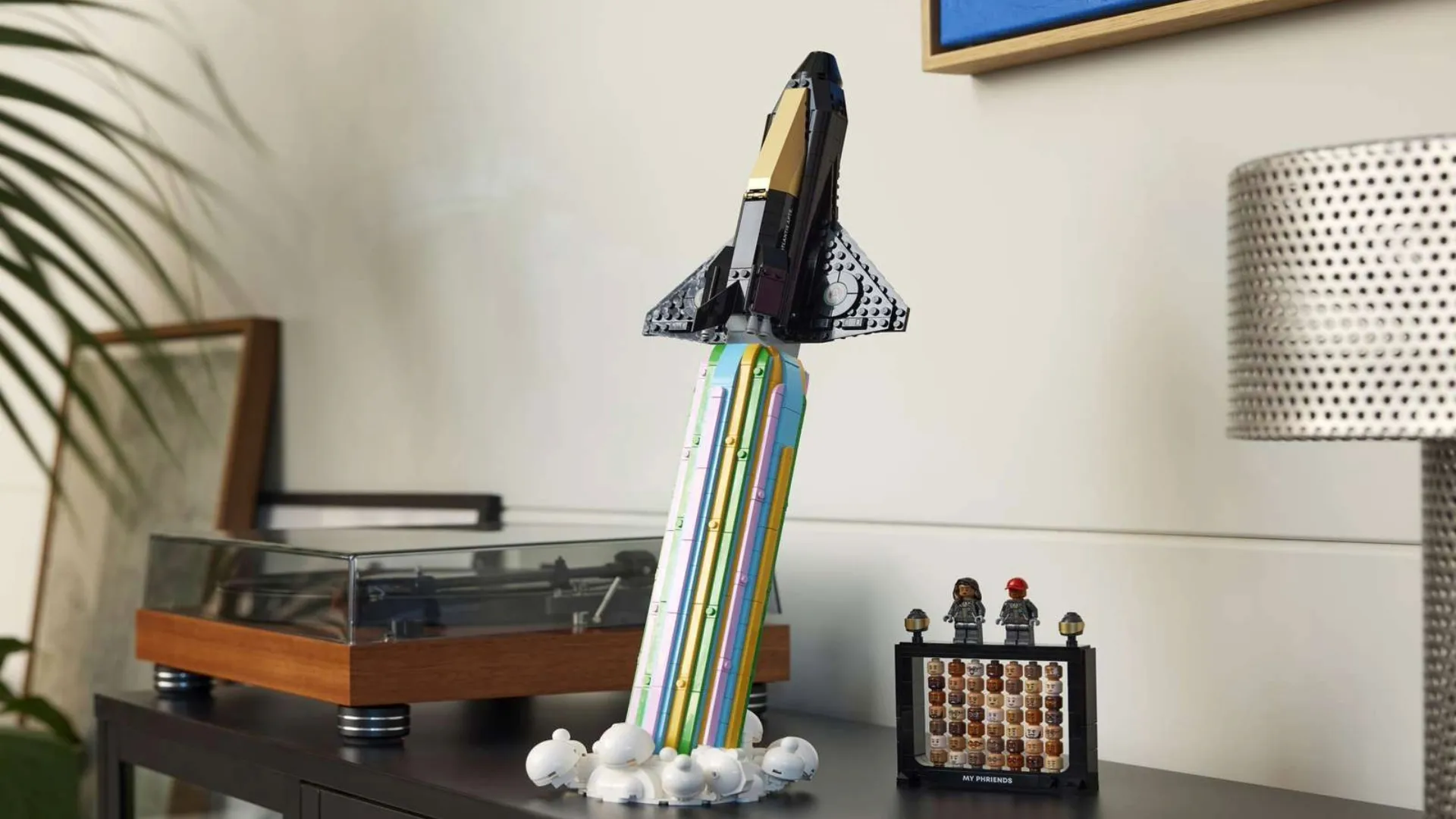 Конструктор LEGO Icons Over the Moon с Фарреллом Уильямсом (10391)