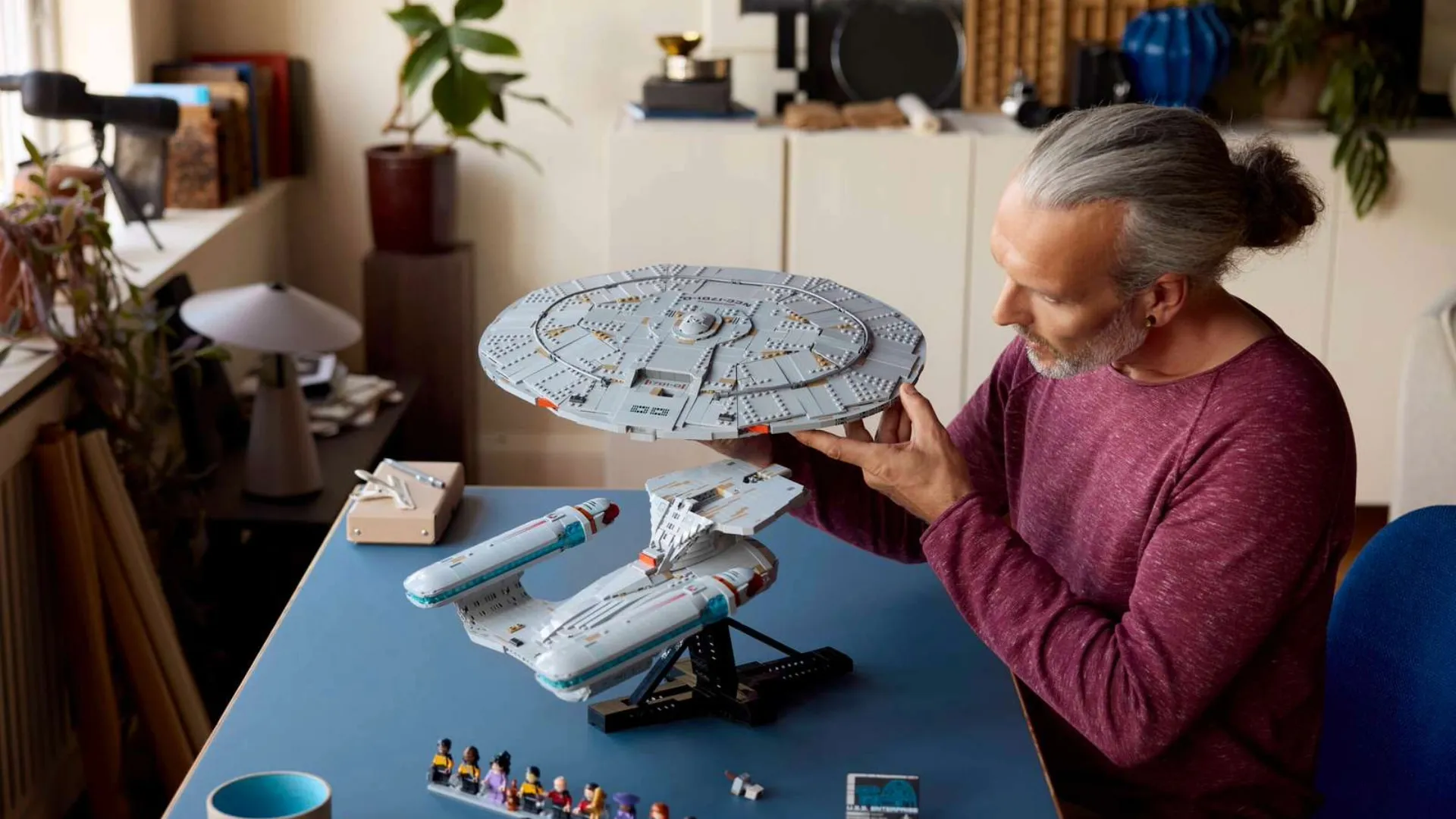 Конструктор LEGO Icons Star Trek: U.S.S. Enterprise NCC-1701-D (10356)