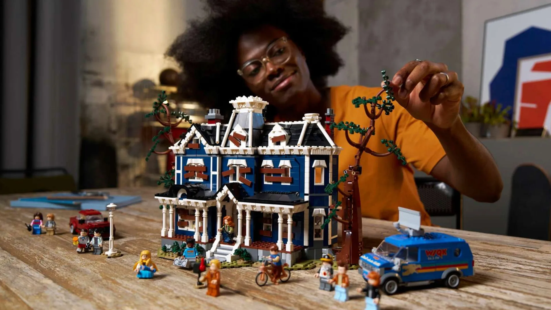 Конструктор LEGO Icons Очень странные дела Дом Крыльев (11370)